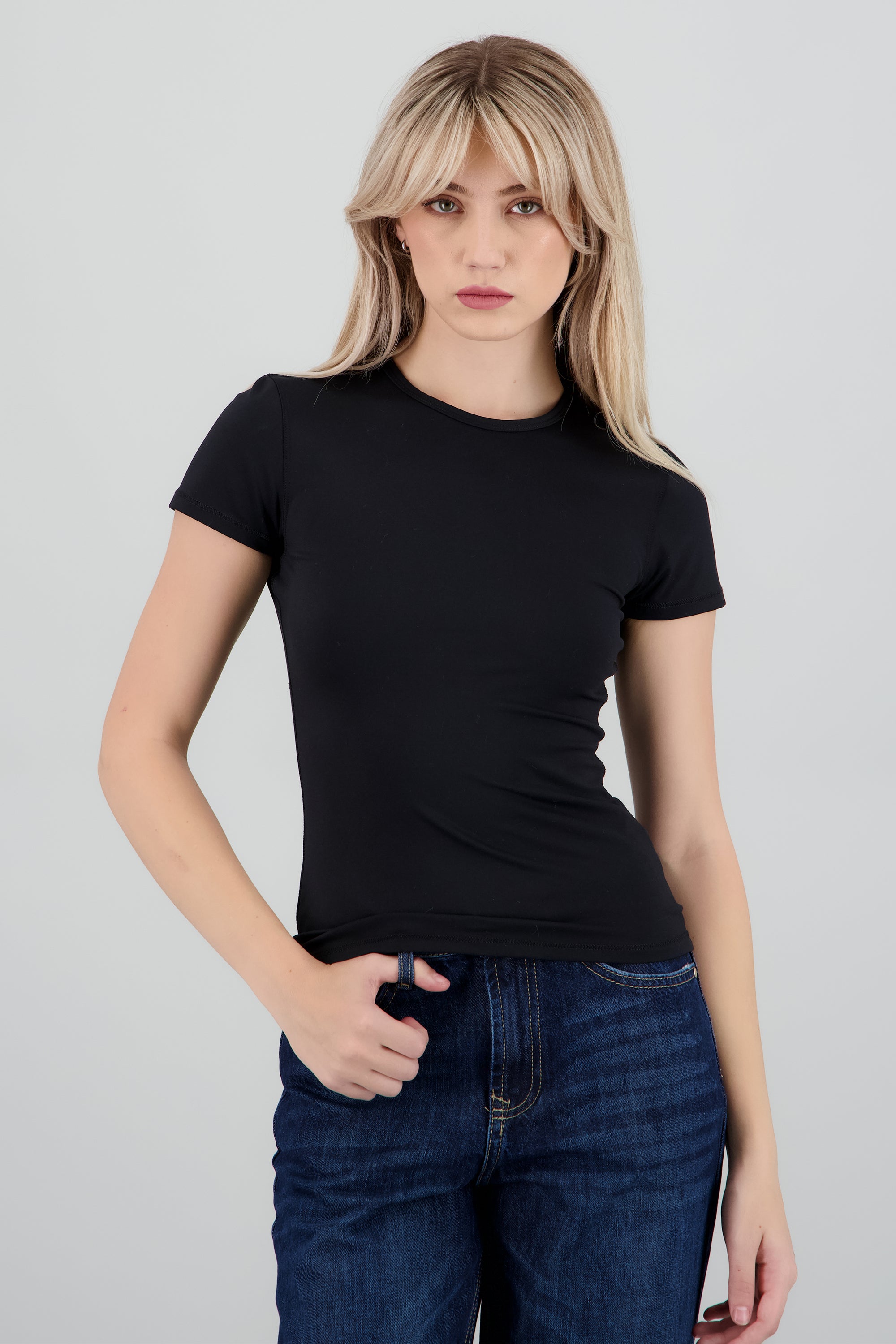 T-Shirt Cuello Redondo NEGRO