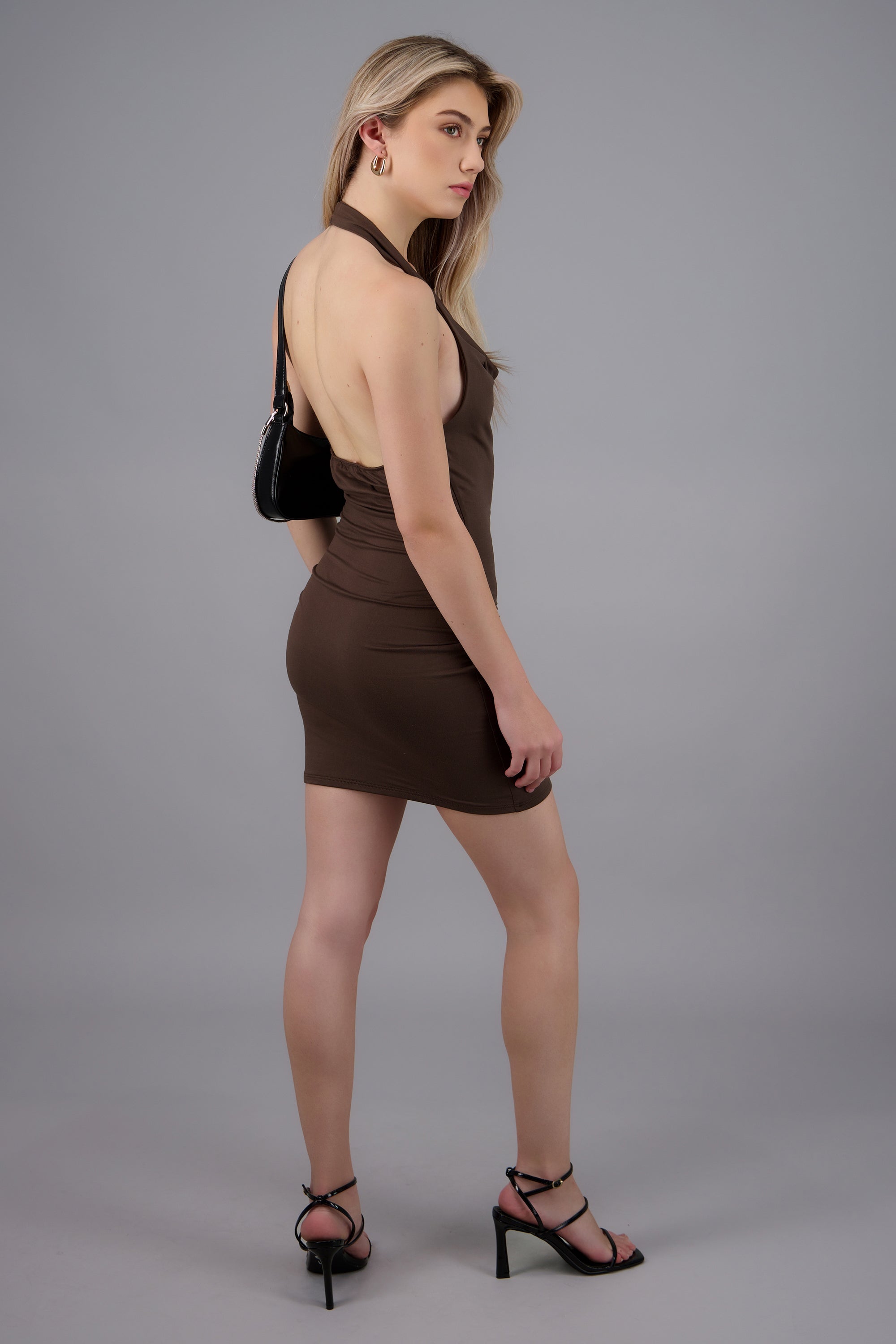 Vestido halter liso CHOCOLATE