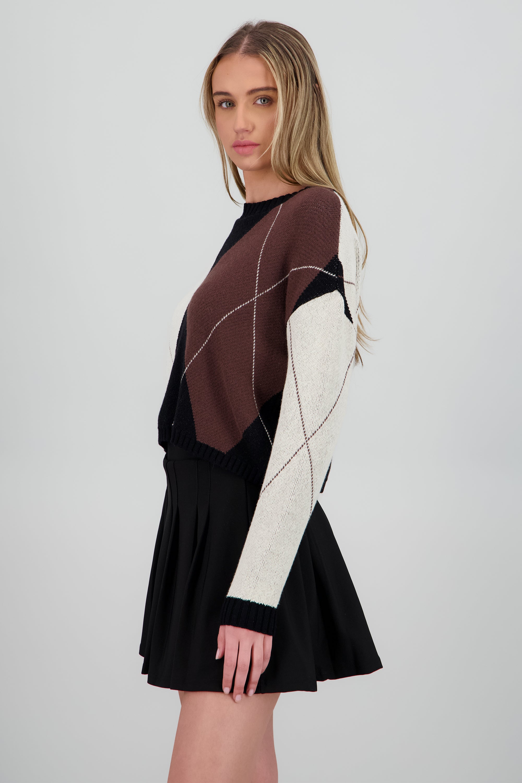 Sueter crop rombos CAFE COMBO