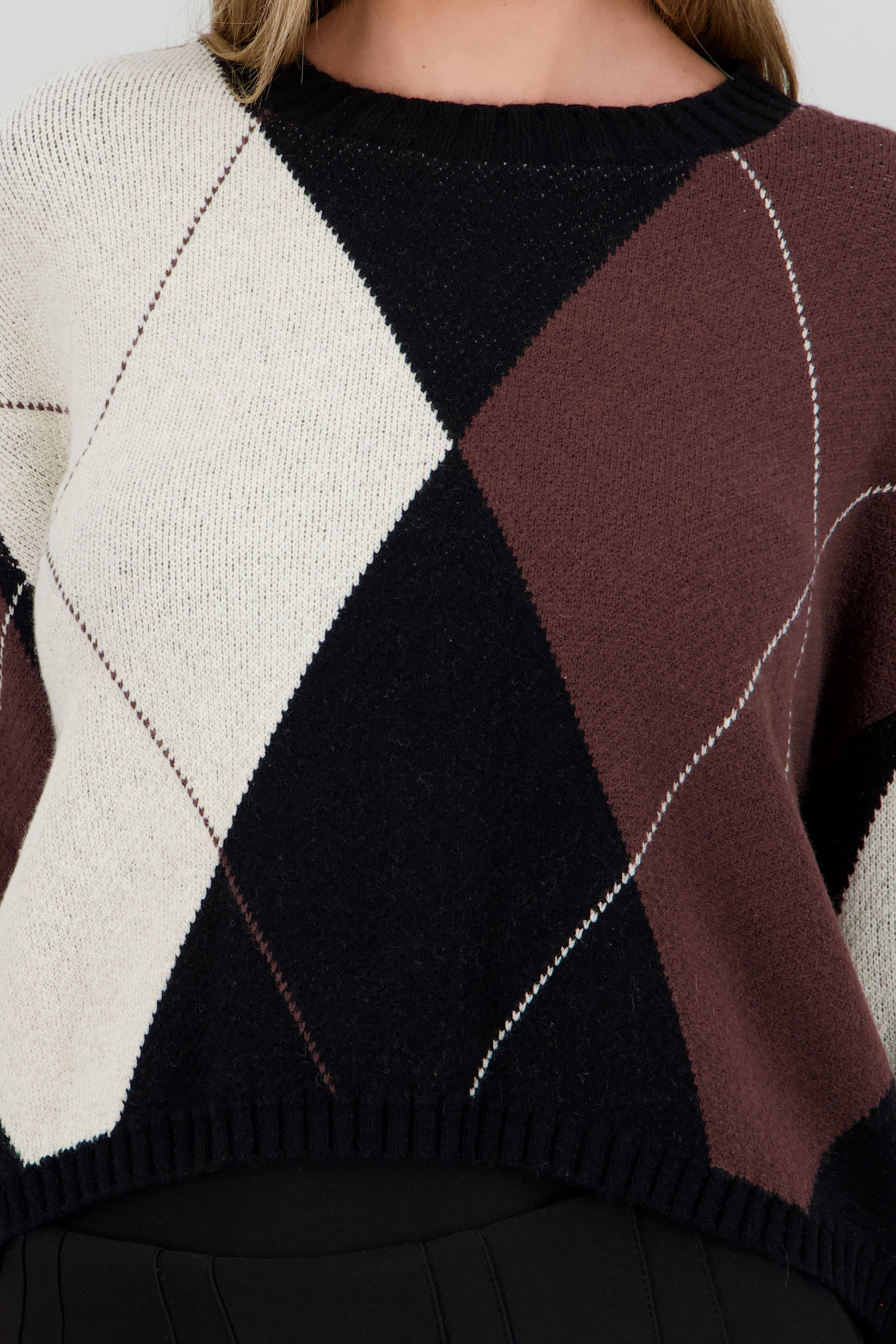 Sueter crop rombos CAFE COMBO