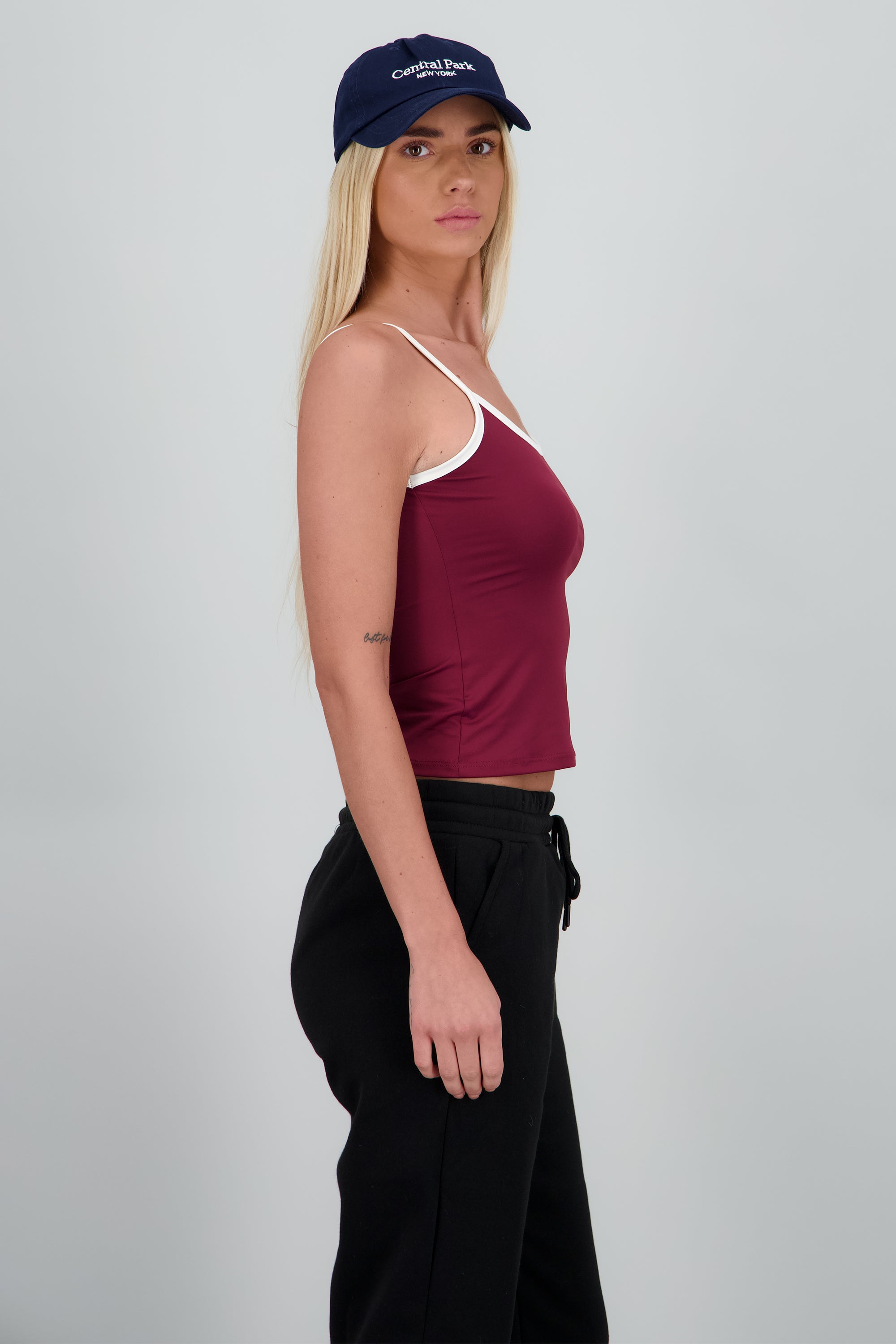 Top tirantes con contraste VINO COMBO