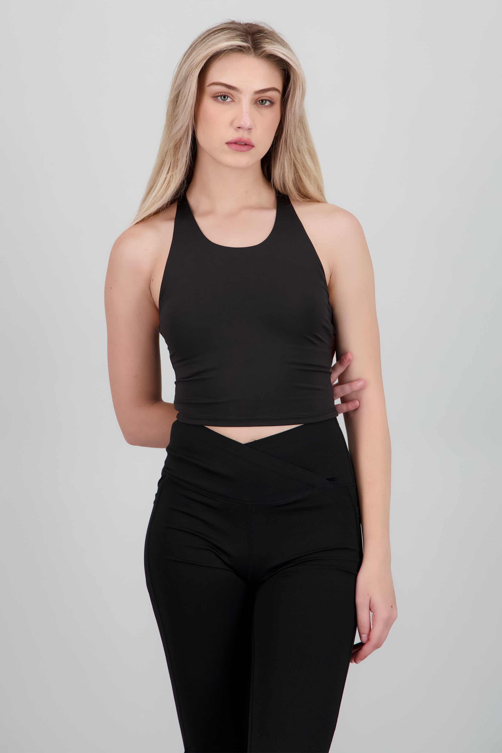 Top deportivo largo espalda cruzada NEGRO