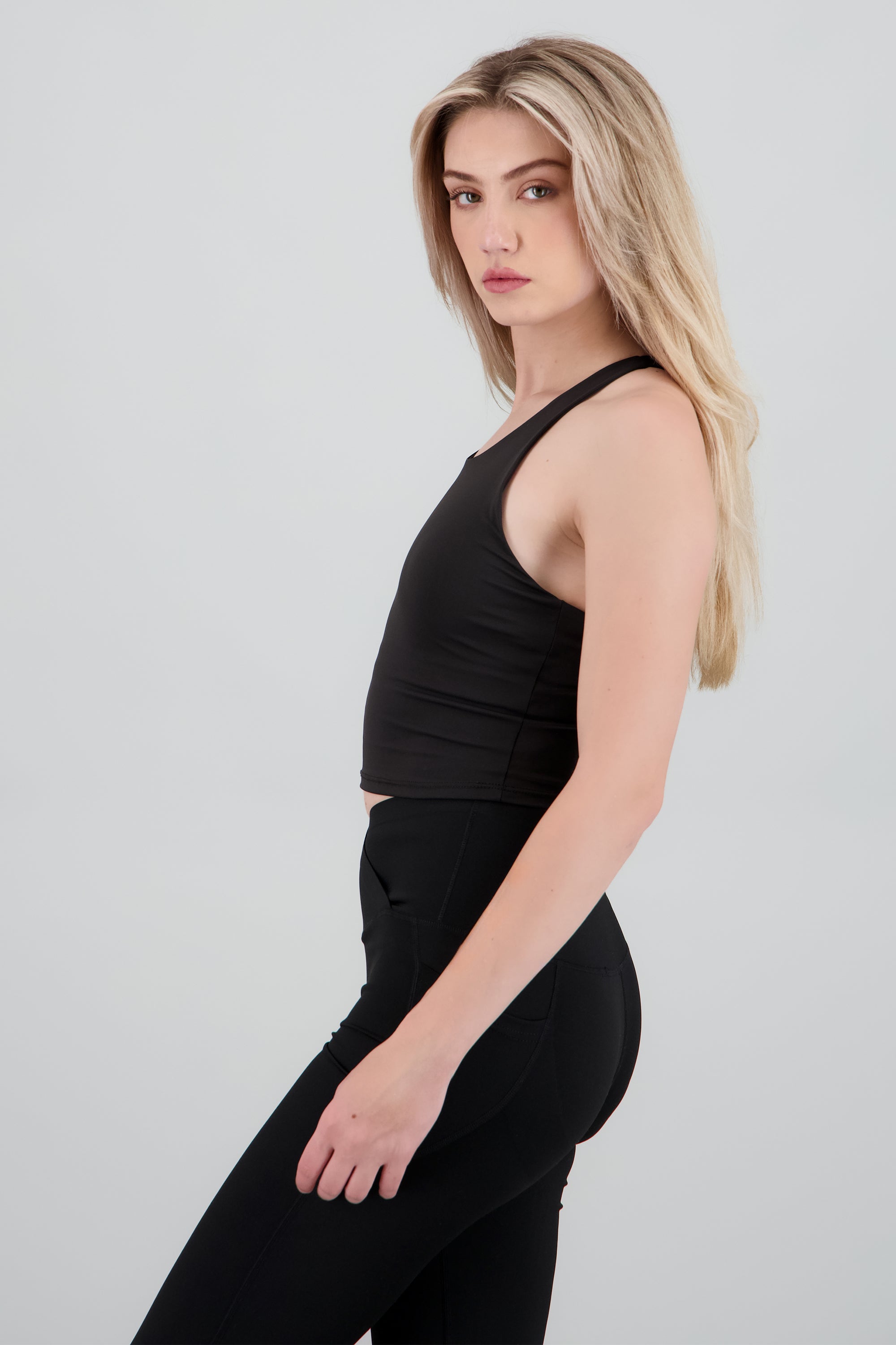 Top deportivo largo espalda cruzada NEGRO