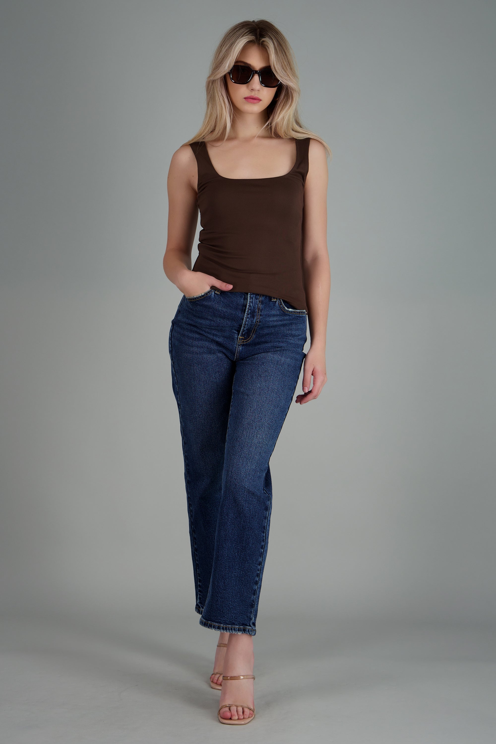 Top con tirantes liso suave CHOCOLATE
