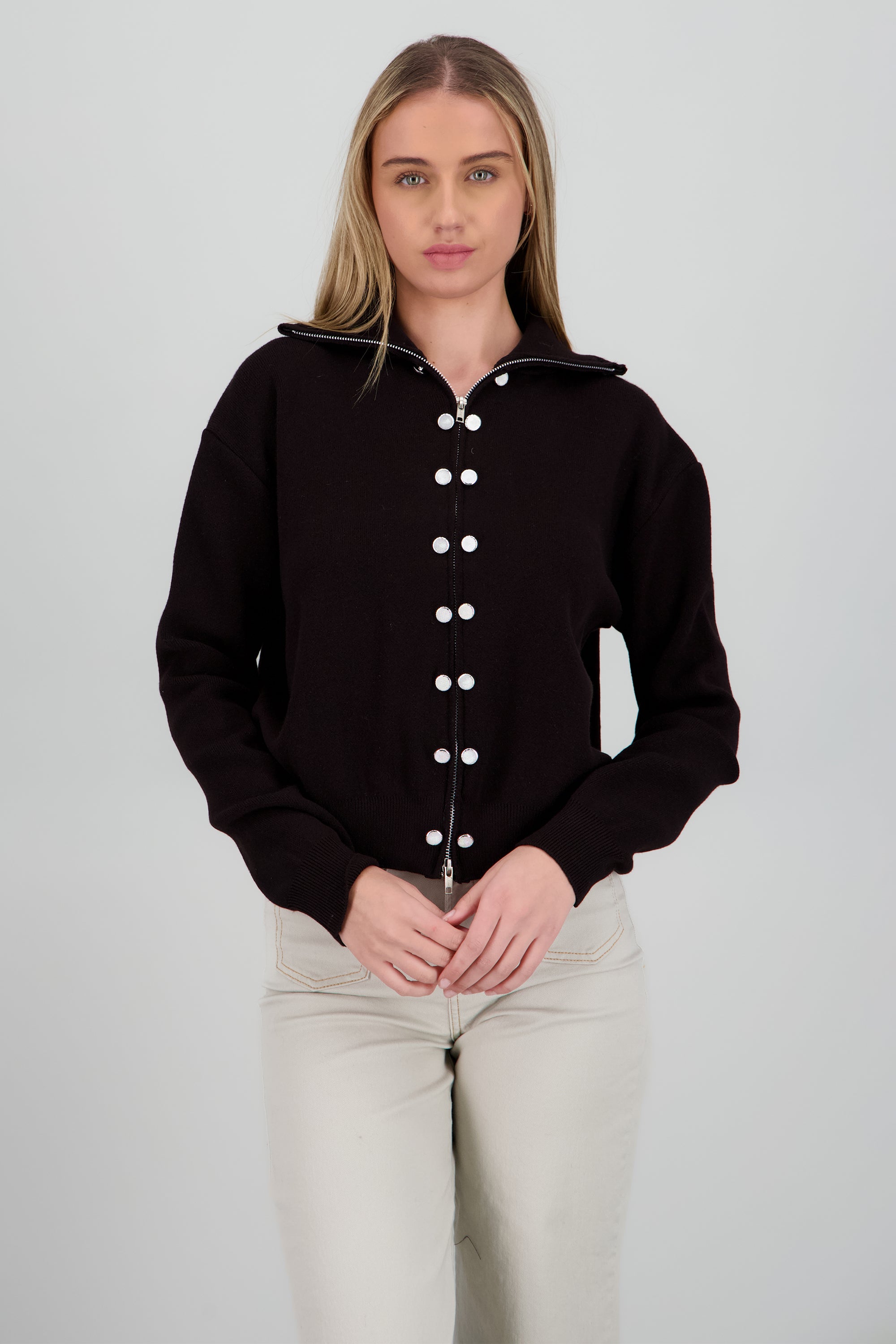 Sueter cuello alto doble carril con botones CHOCOLATE