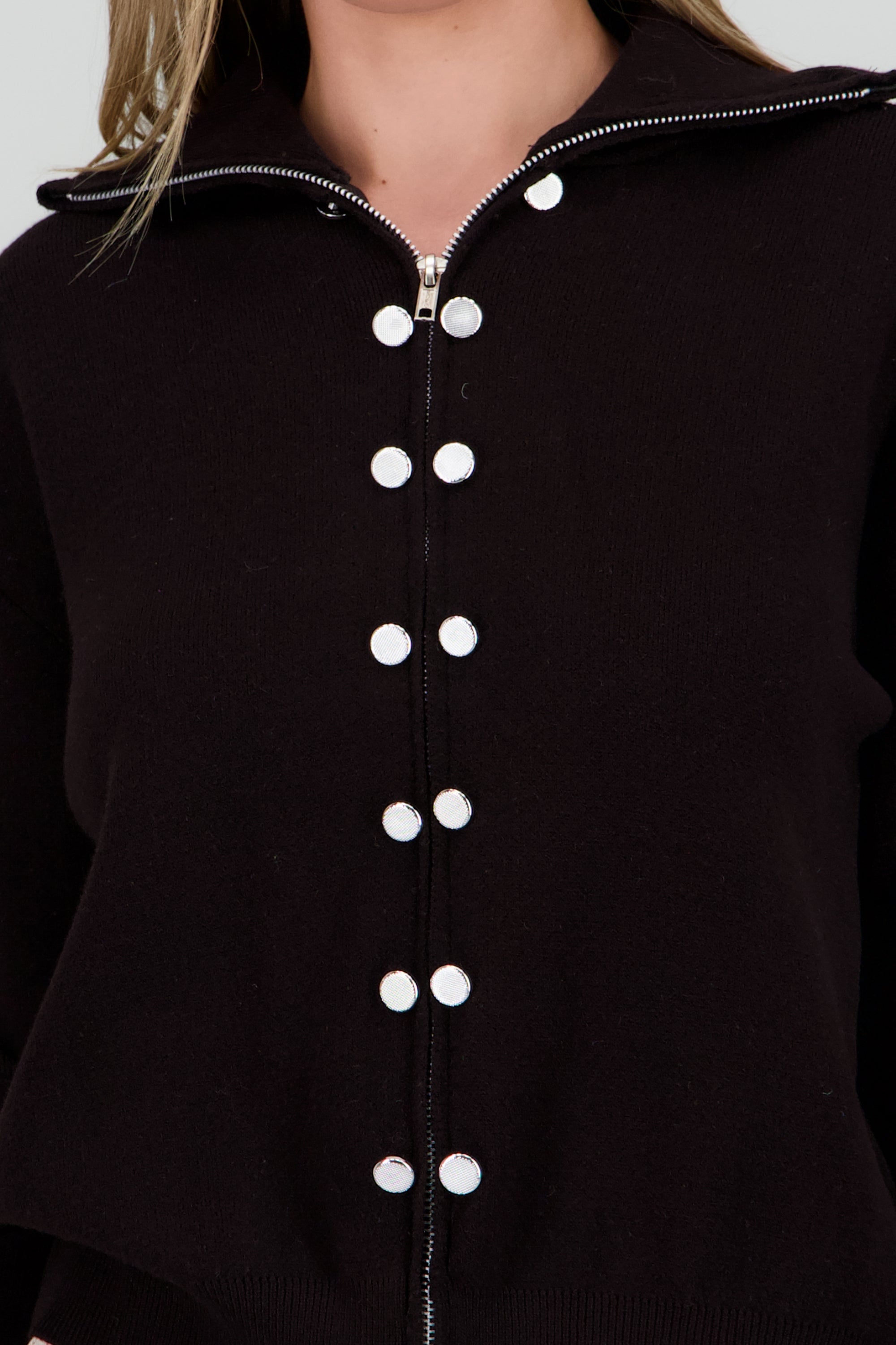 Sueter cuello alto doble carril con botones CHOCOLATE