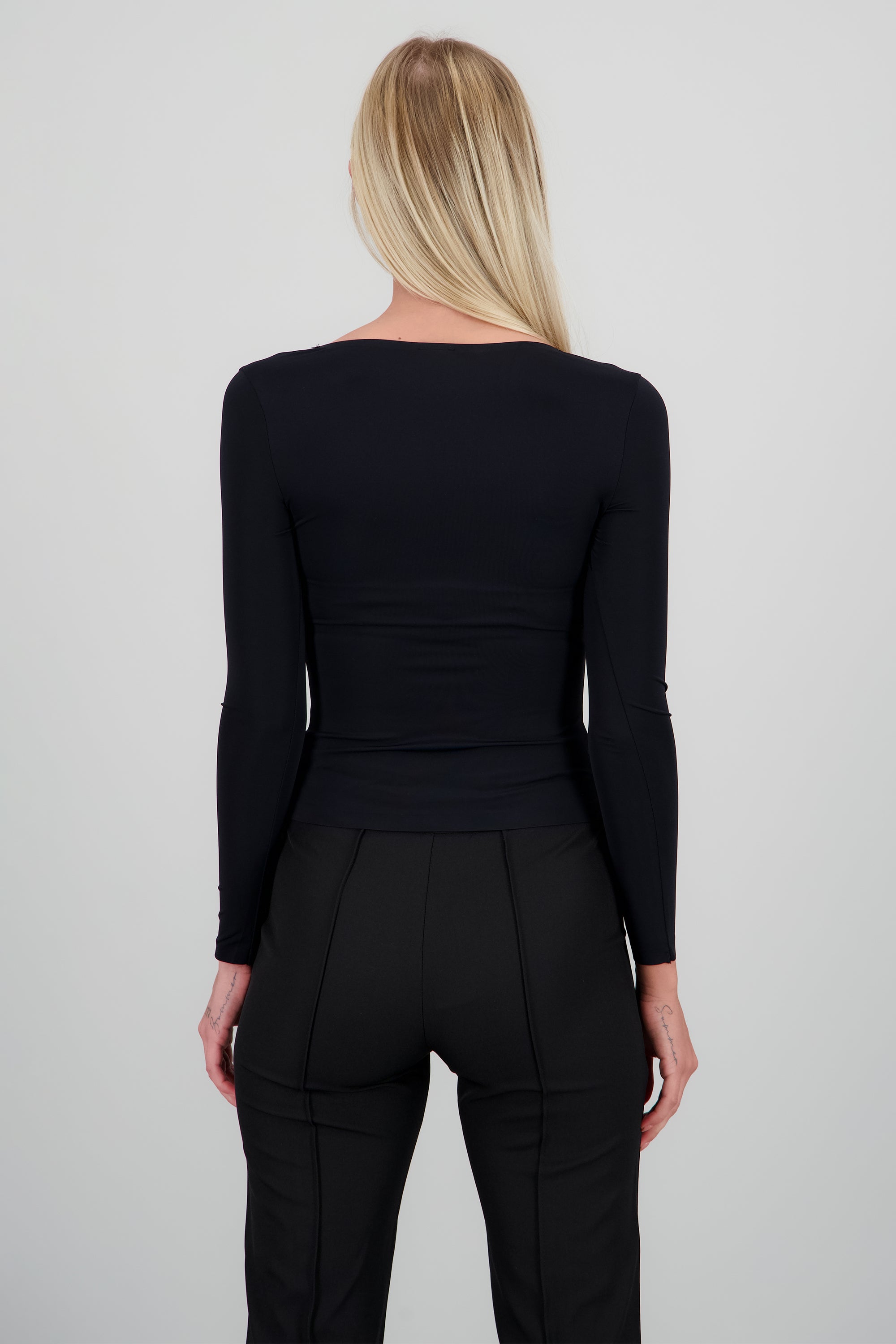 Top escote cuadrado manga larga NEGRO