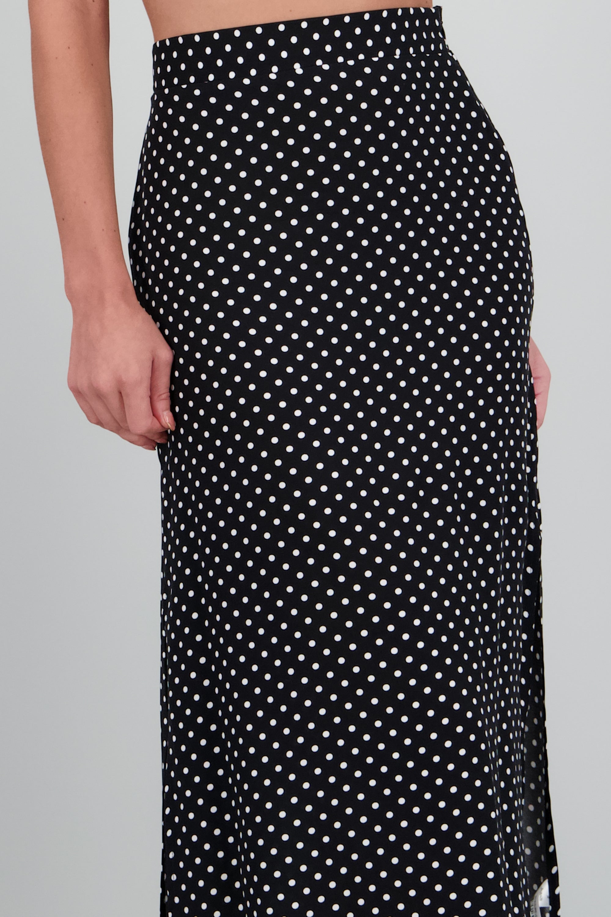 Falda maxi lunares aberturas a los costados NEGRO COMBO