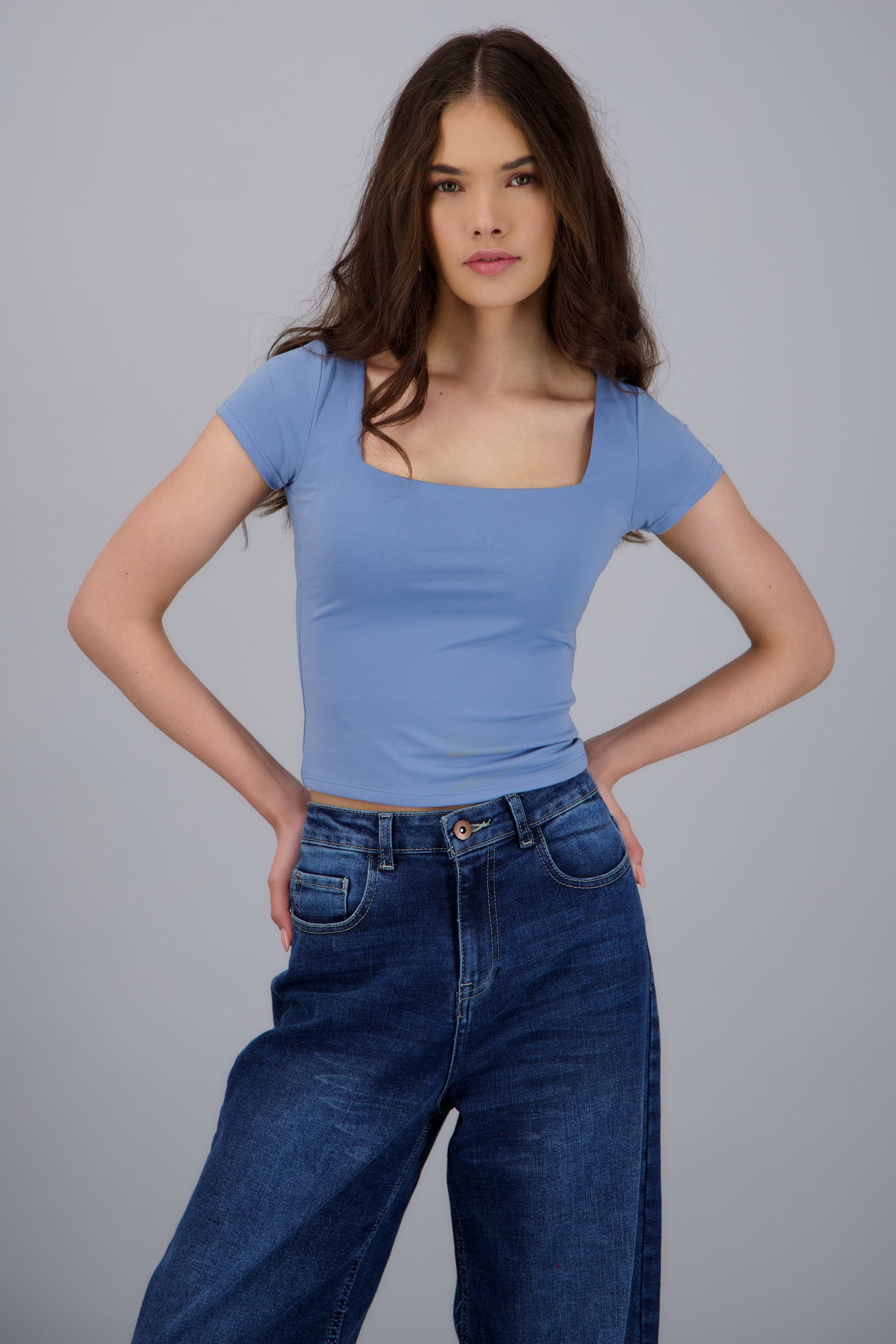 Top basico escote cuadrado AZUL CIELO