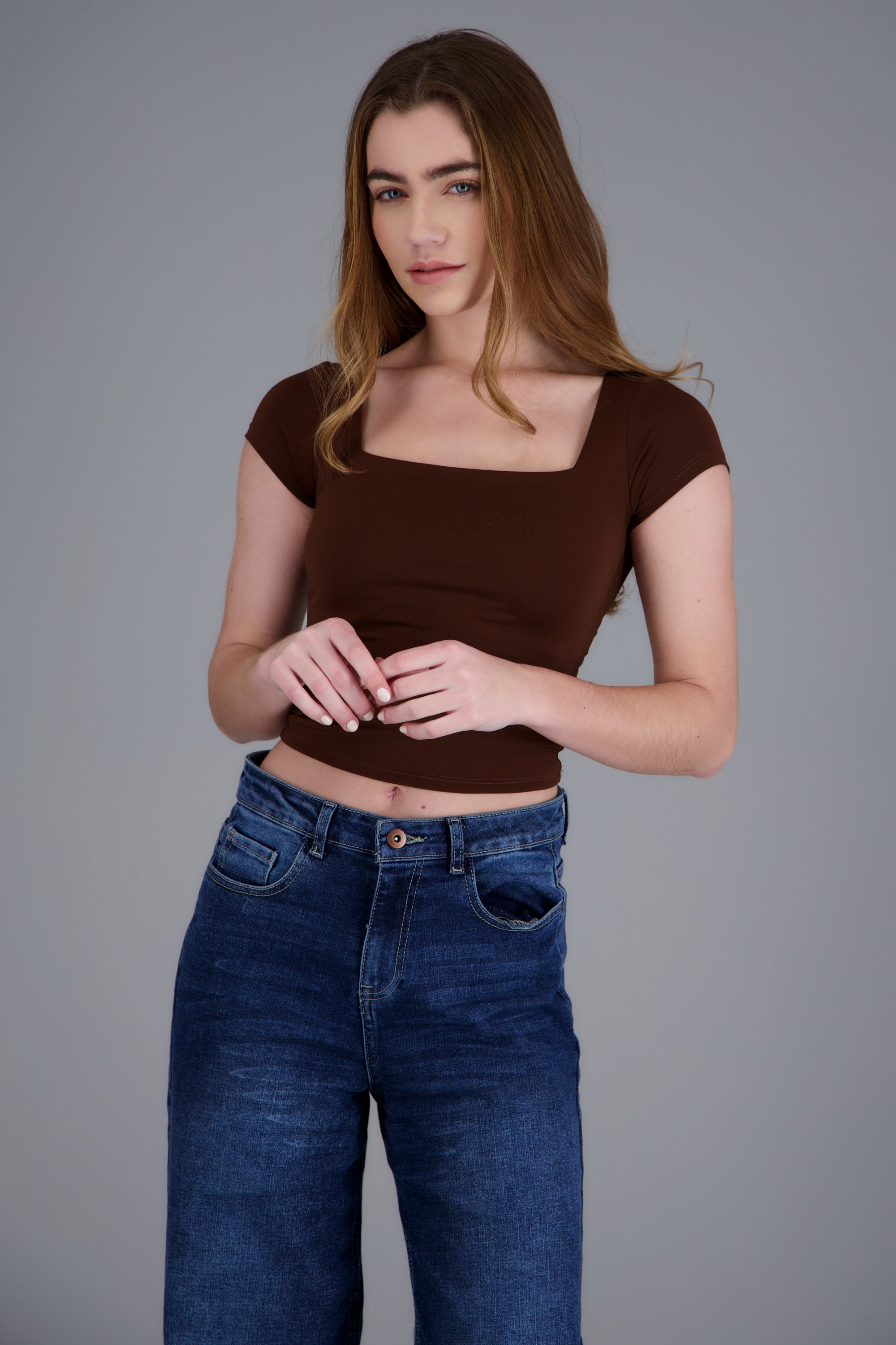 Top basico escote cuadrado CHOCOLATE