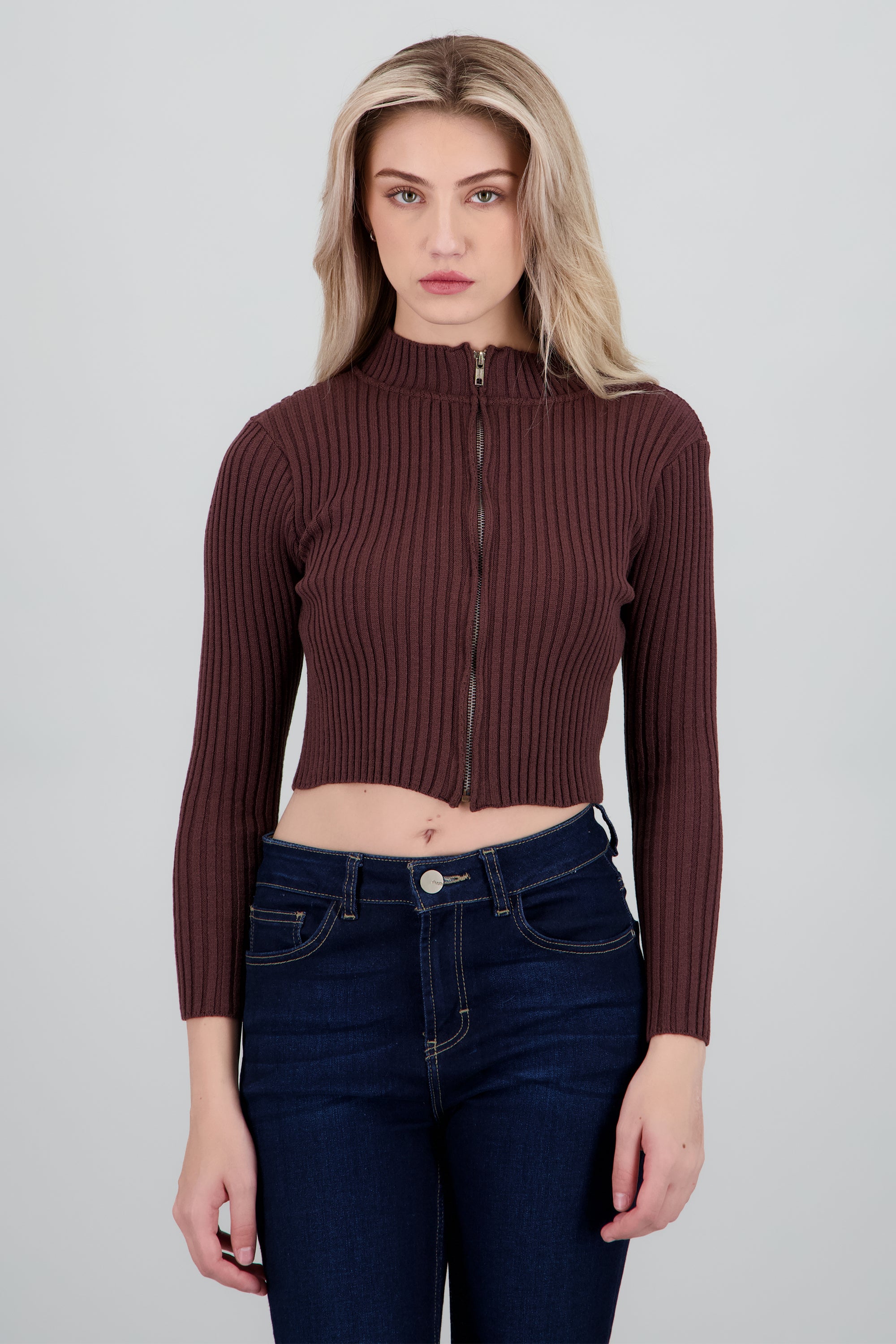 Sueter detalle cierre acanalado CHOCOLATE