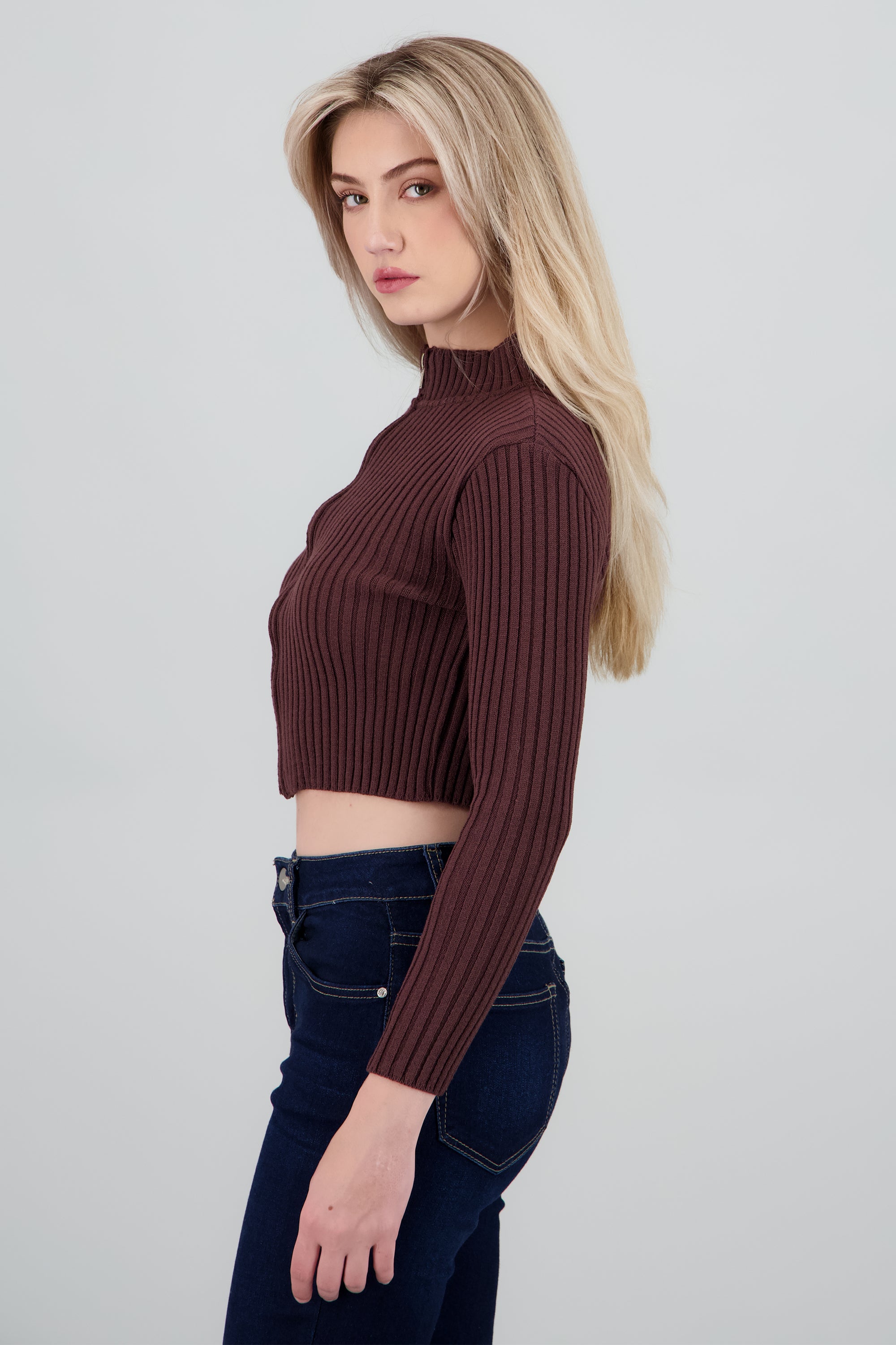 Sueter detalle cierre acanalado CHOCOLATE