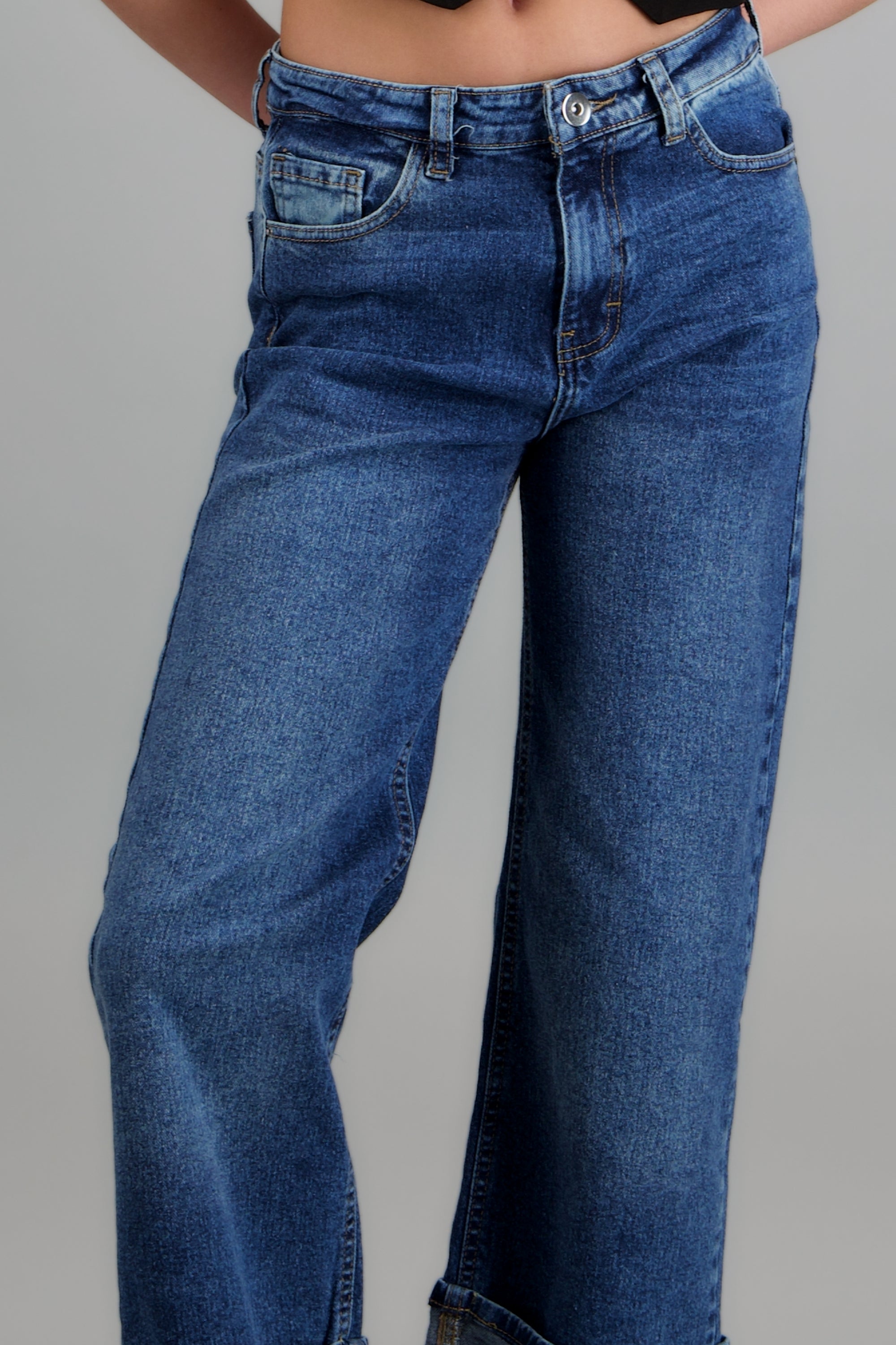 MEDIUM WASH