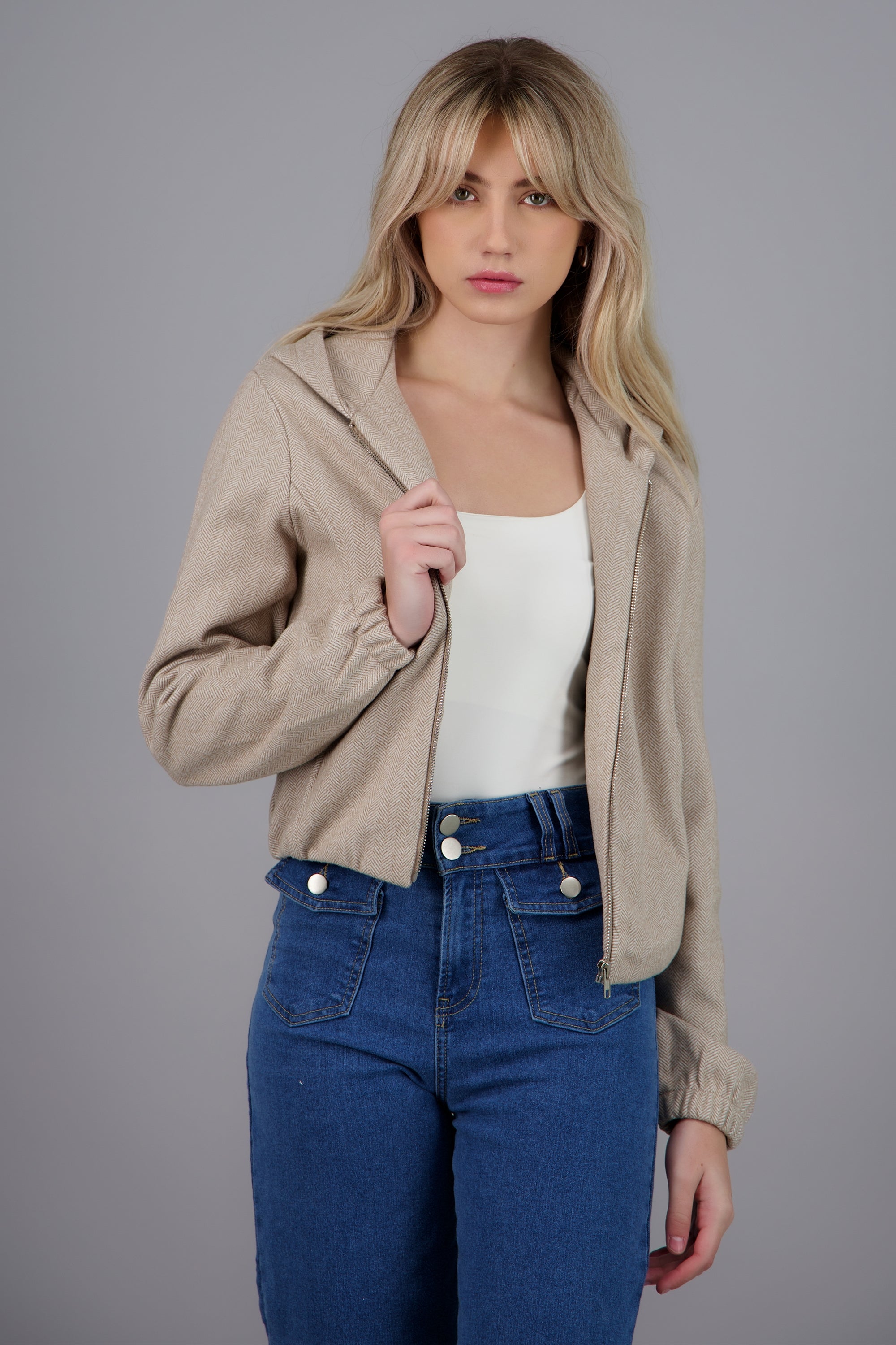 chamarra estructurada con gorro BEIGE