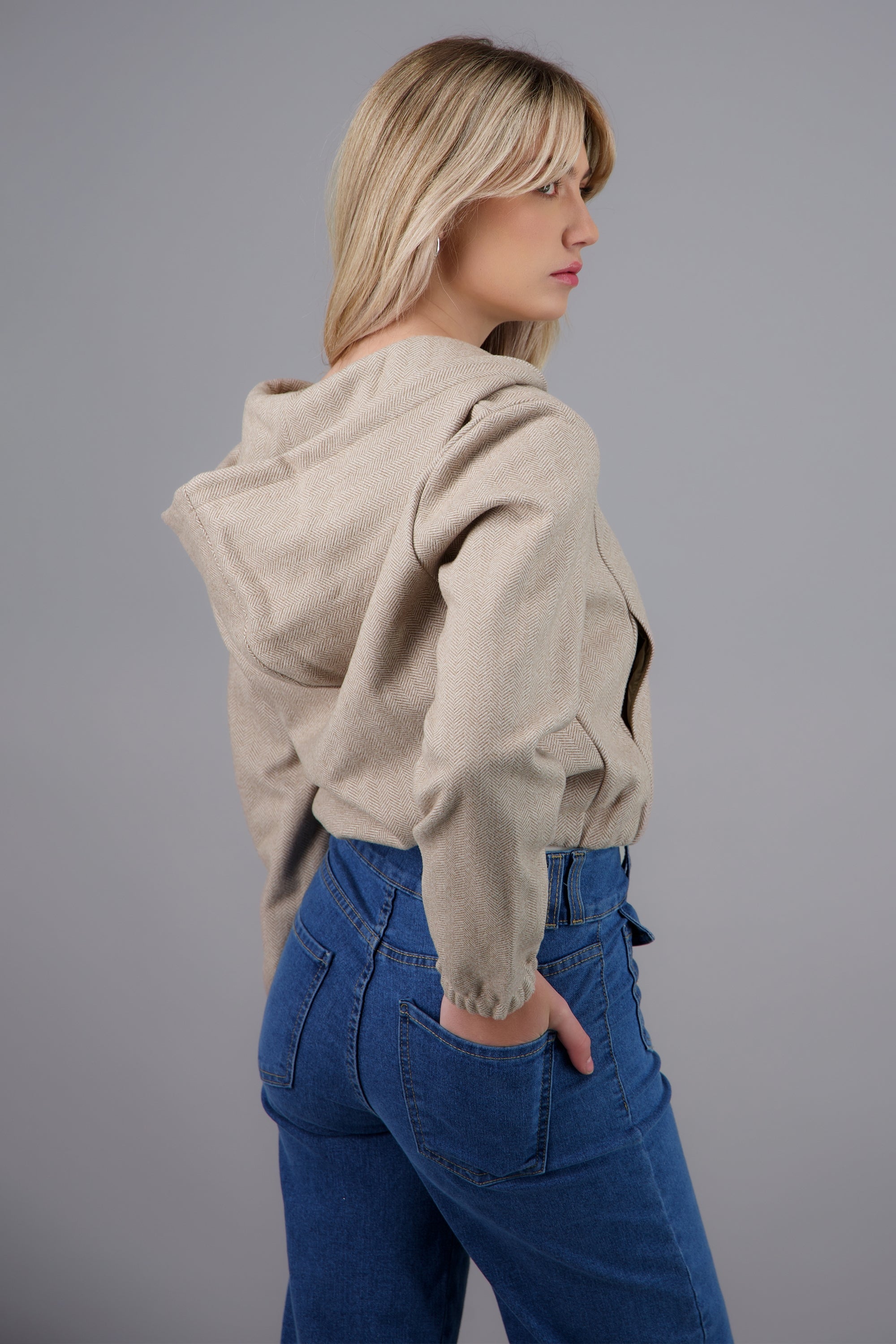 chamarra estructurada con gorro BEIGE