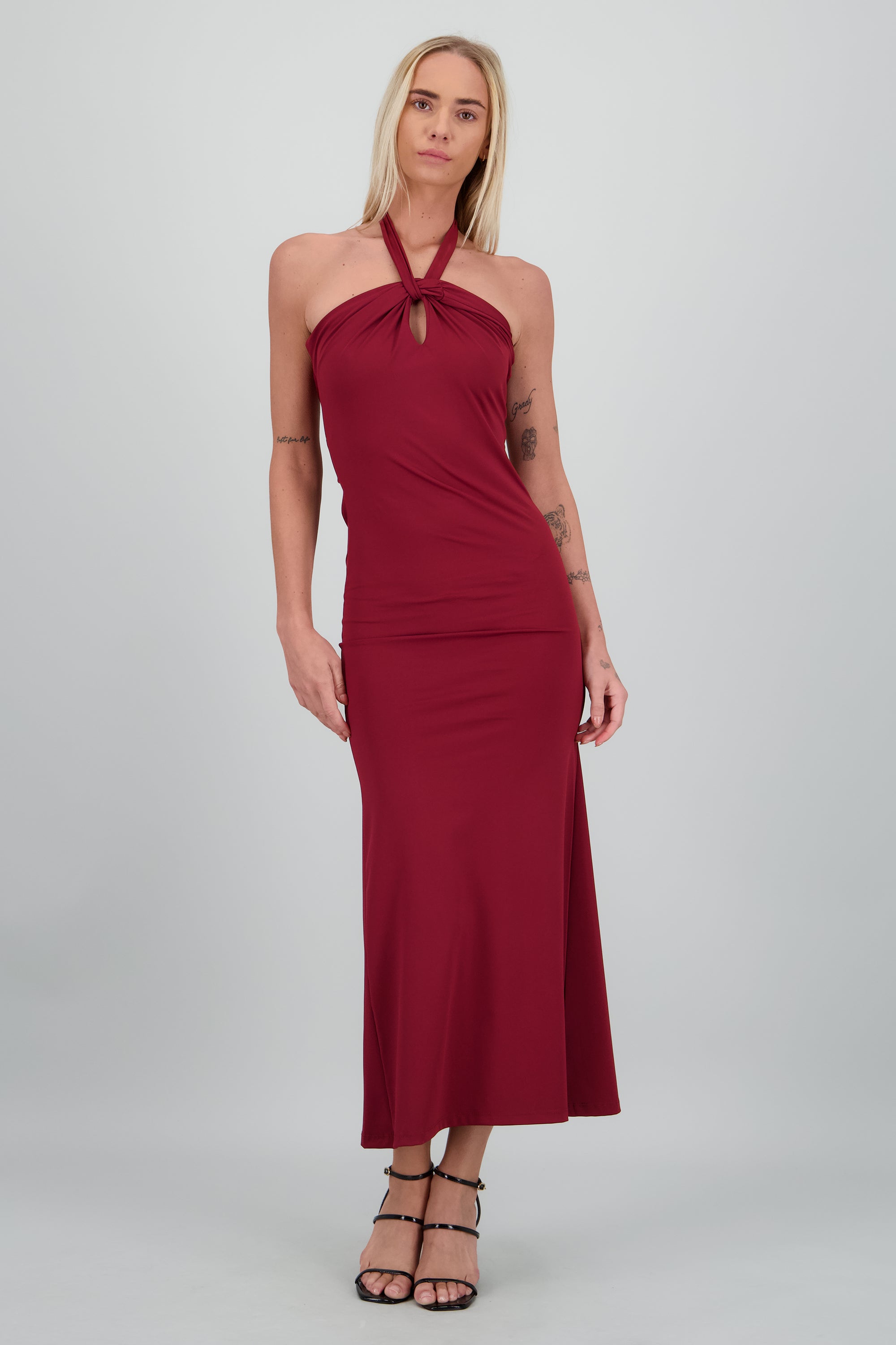 Vestido maxi halter nudo espalda VINO