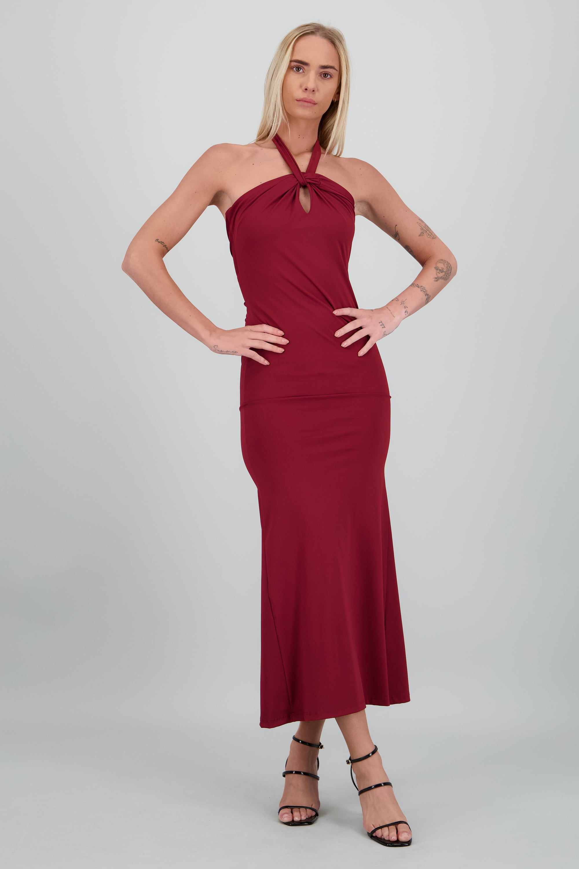 Vestido maxi halter nudo espalda VINO