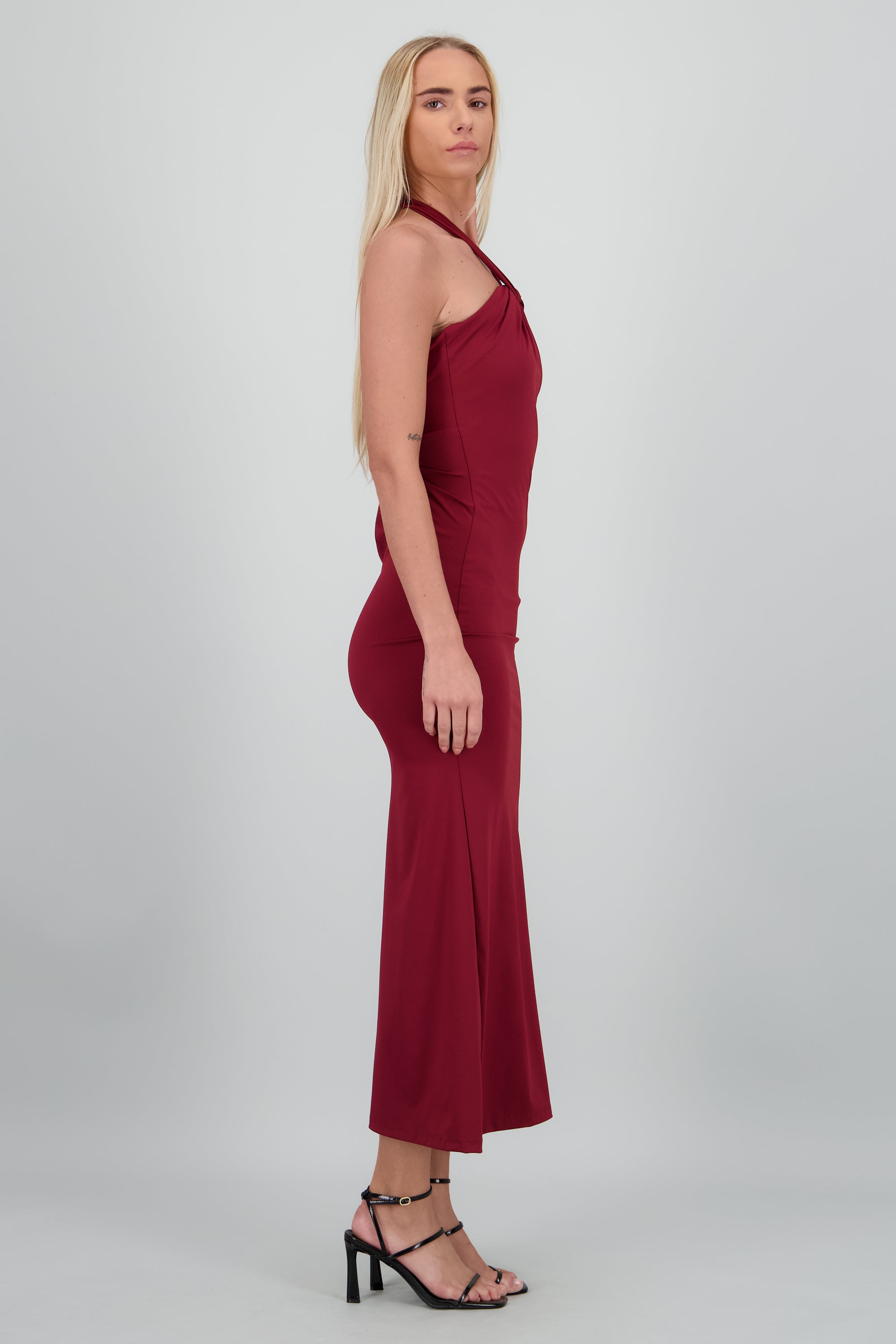 Vestido maxi halter nudo espalda VINO