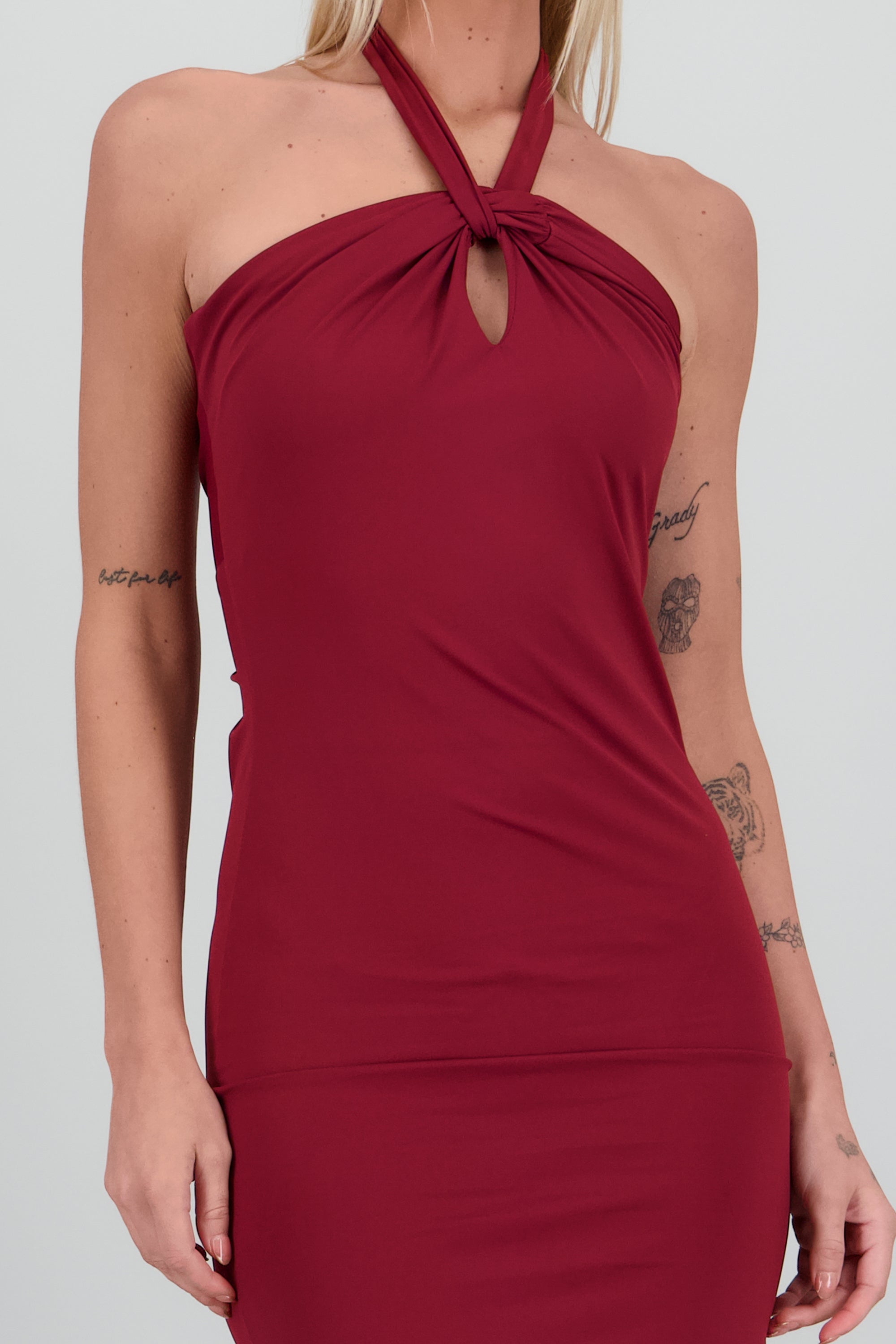 Vestido maxi halter nudo espalda VINO
