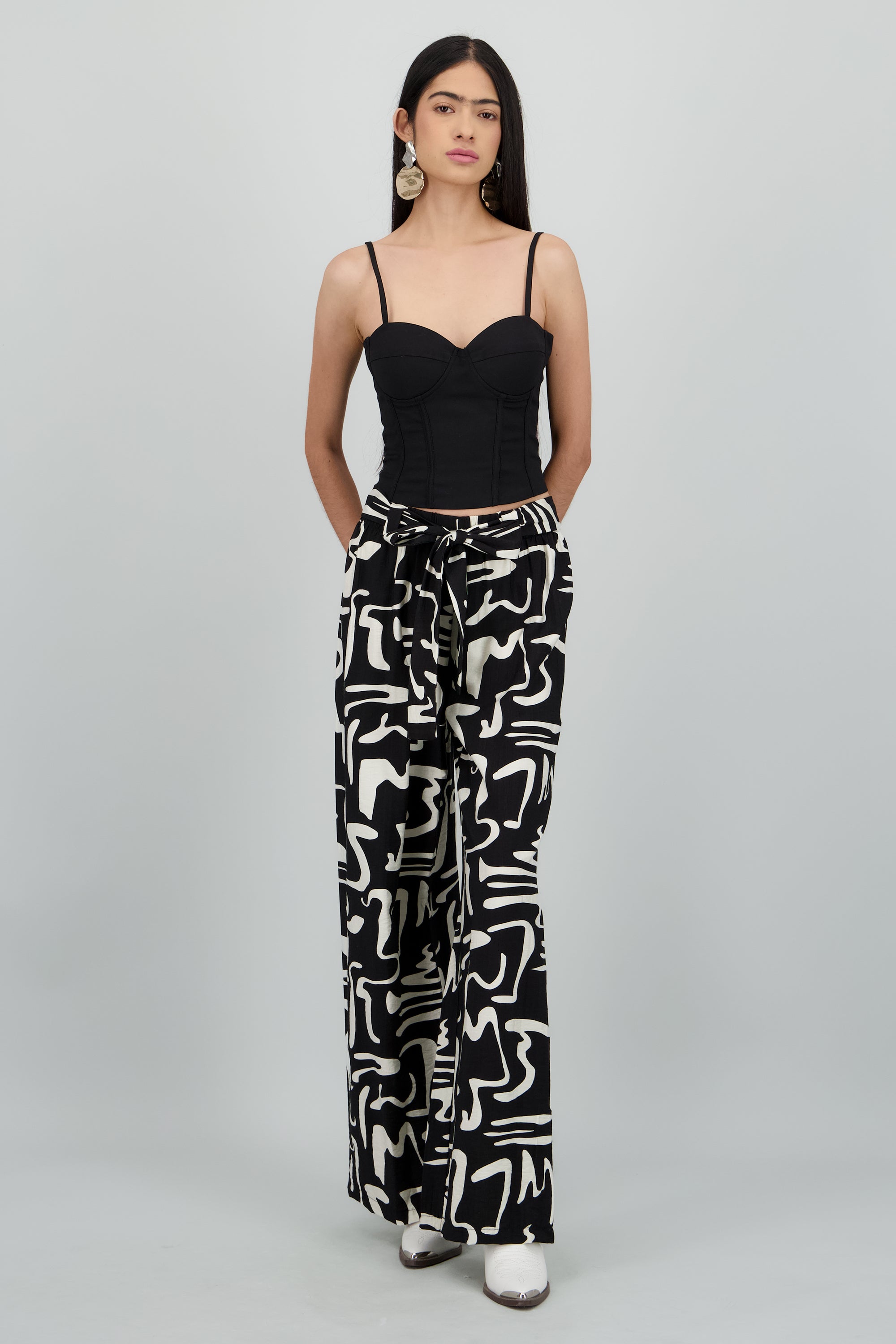 Pantalon fluido estampado geometrico detalle lazo NEGRO COMBO