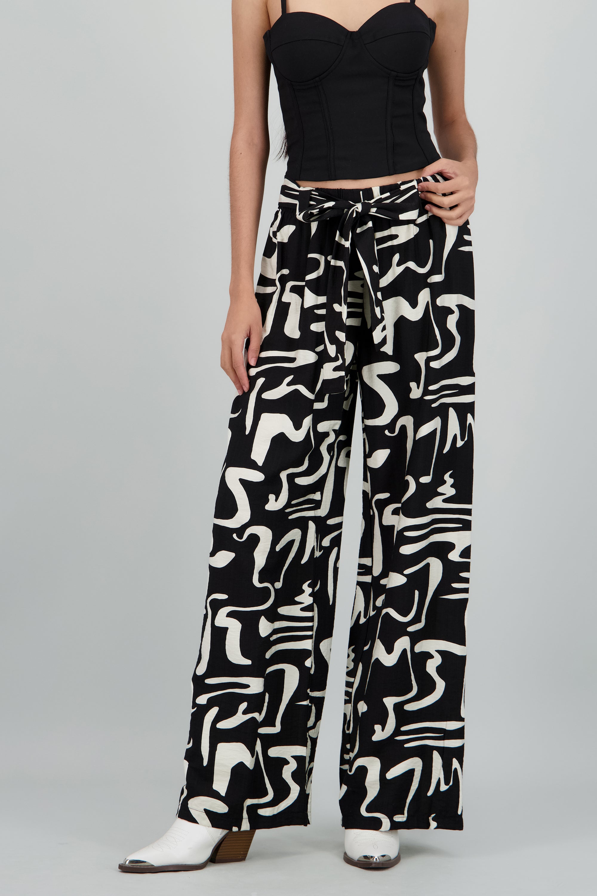 Pantalon fluido estampado geometrico detalle lazo NEGRO COMBO