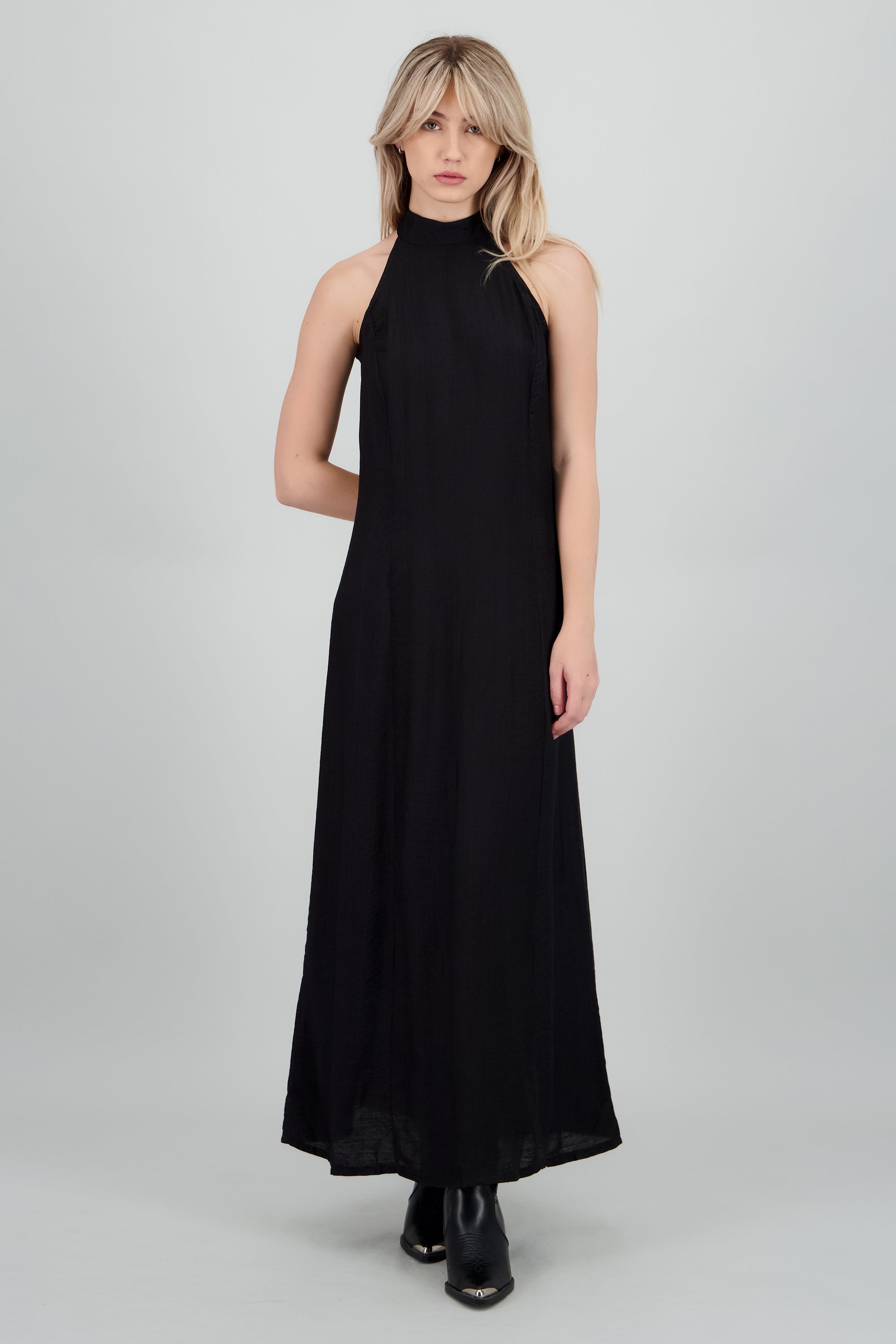 Vestido maxi halter fluido NEGRO
