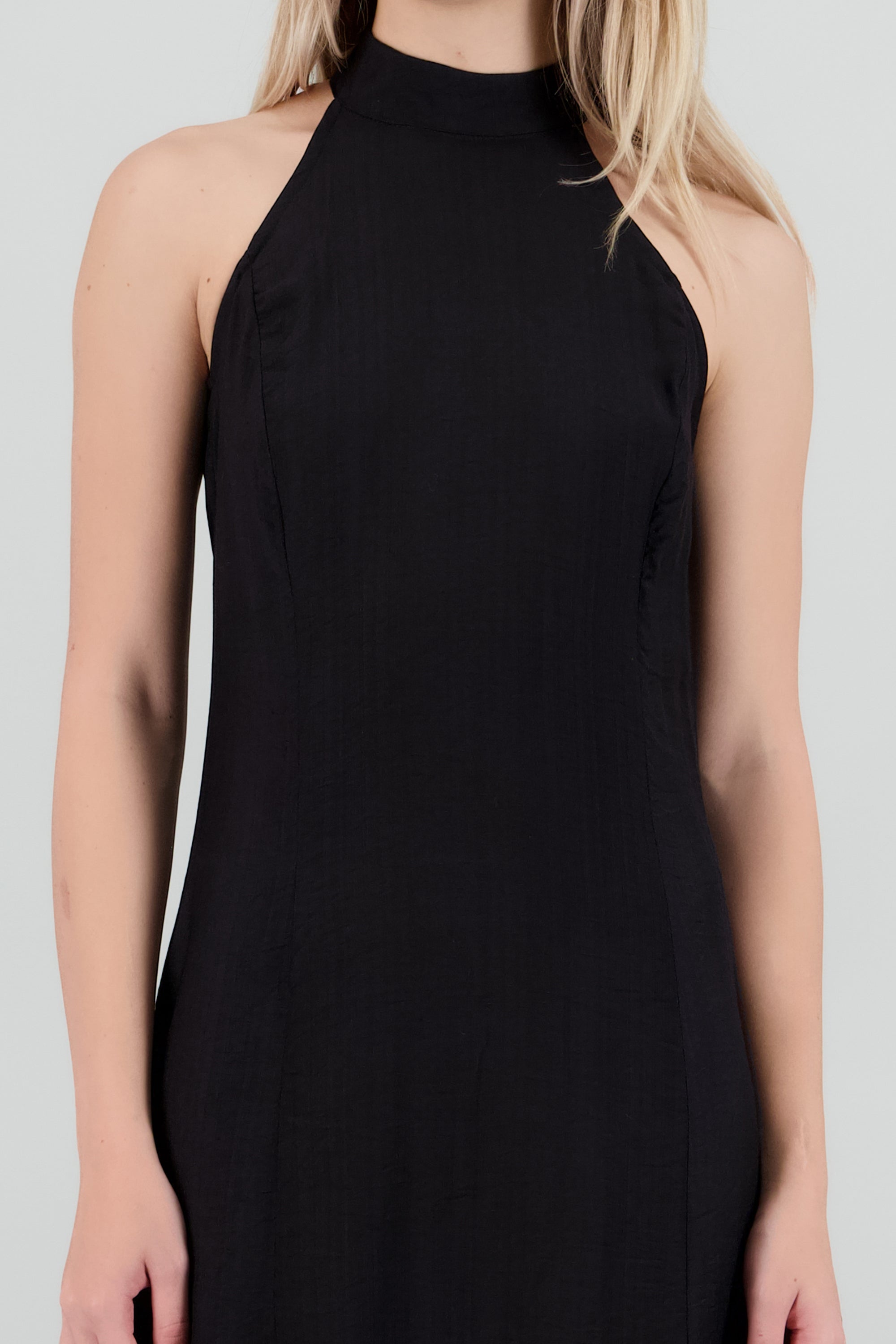 Vestido maxi halter fluido NEGRO