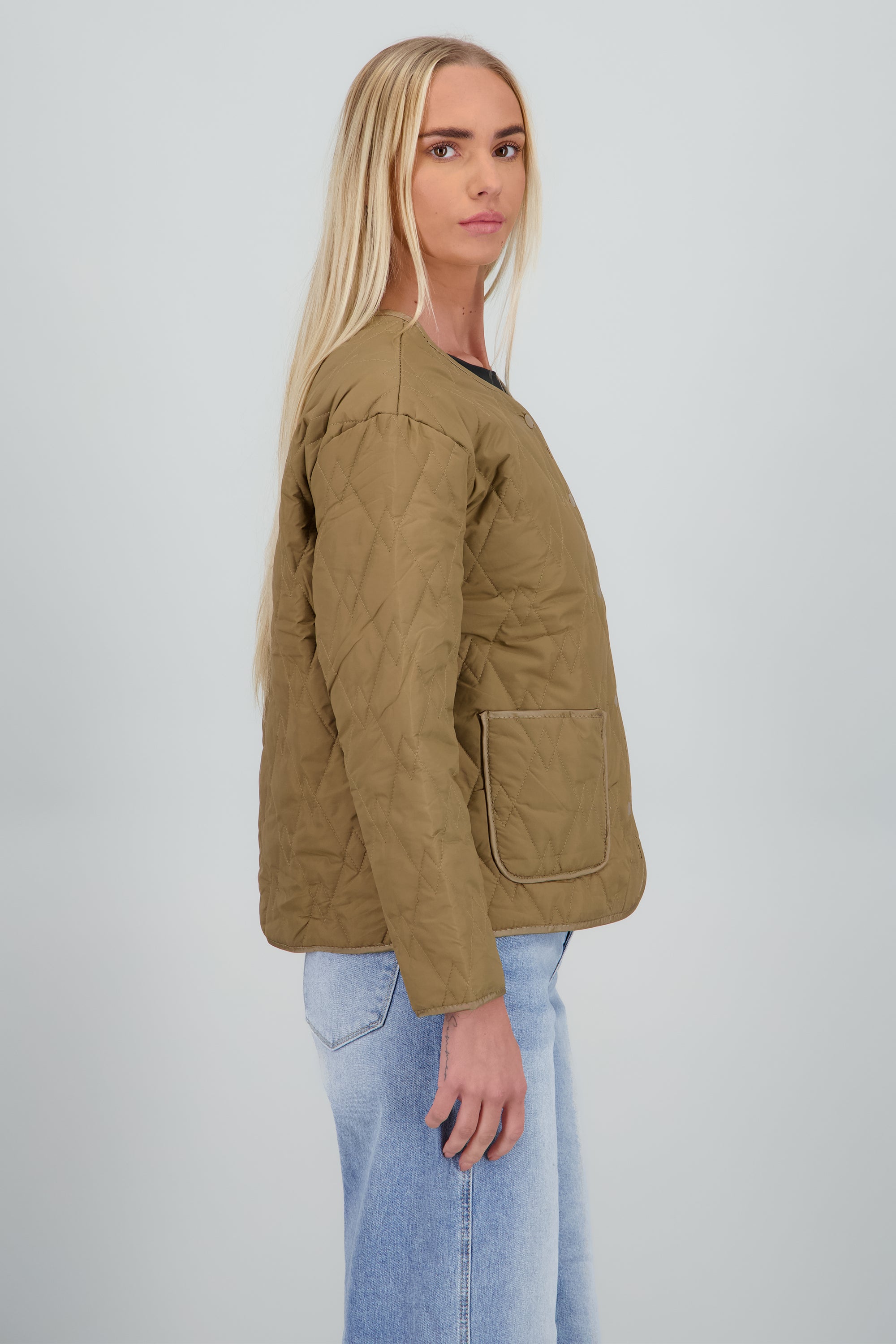 Chamarra lisa ligera capitonada CAFE