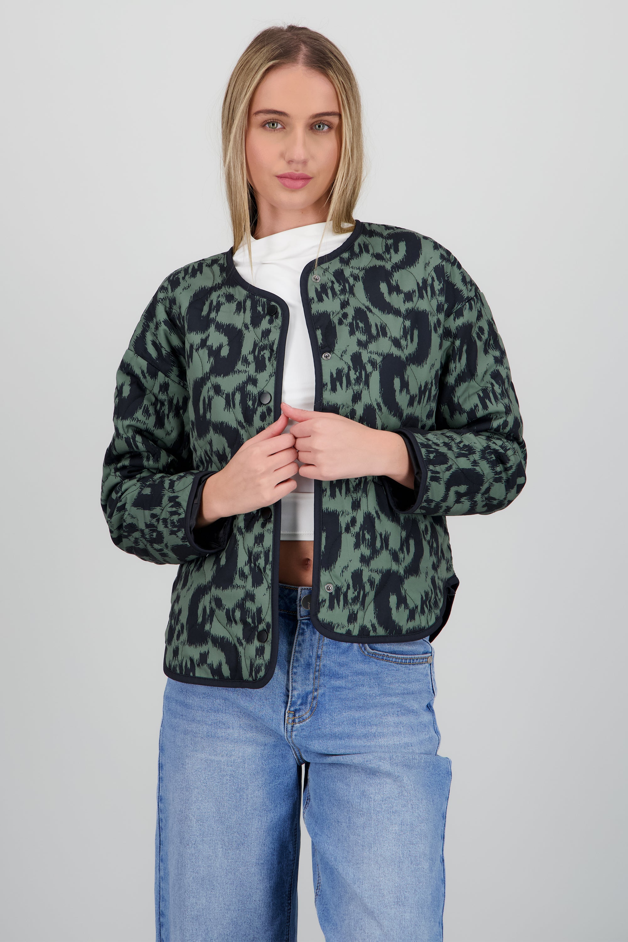 Chamarra capitonada estampado geometrico OLIVO COMBO