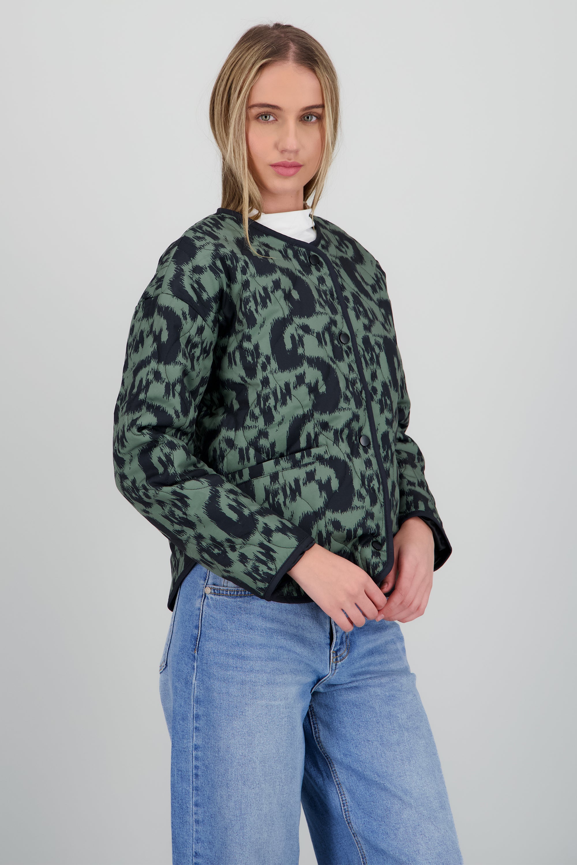 Chamarra capitonada estampado geometrico OLIVO COMBO