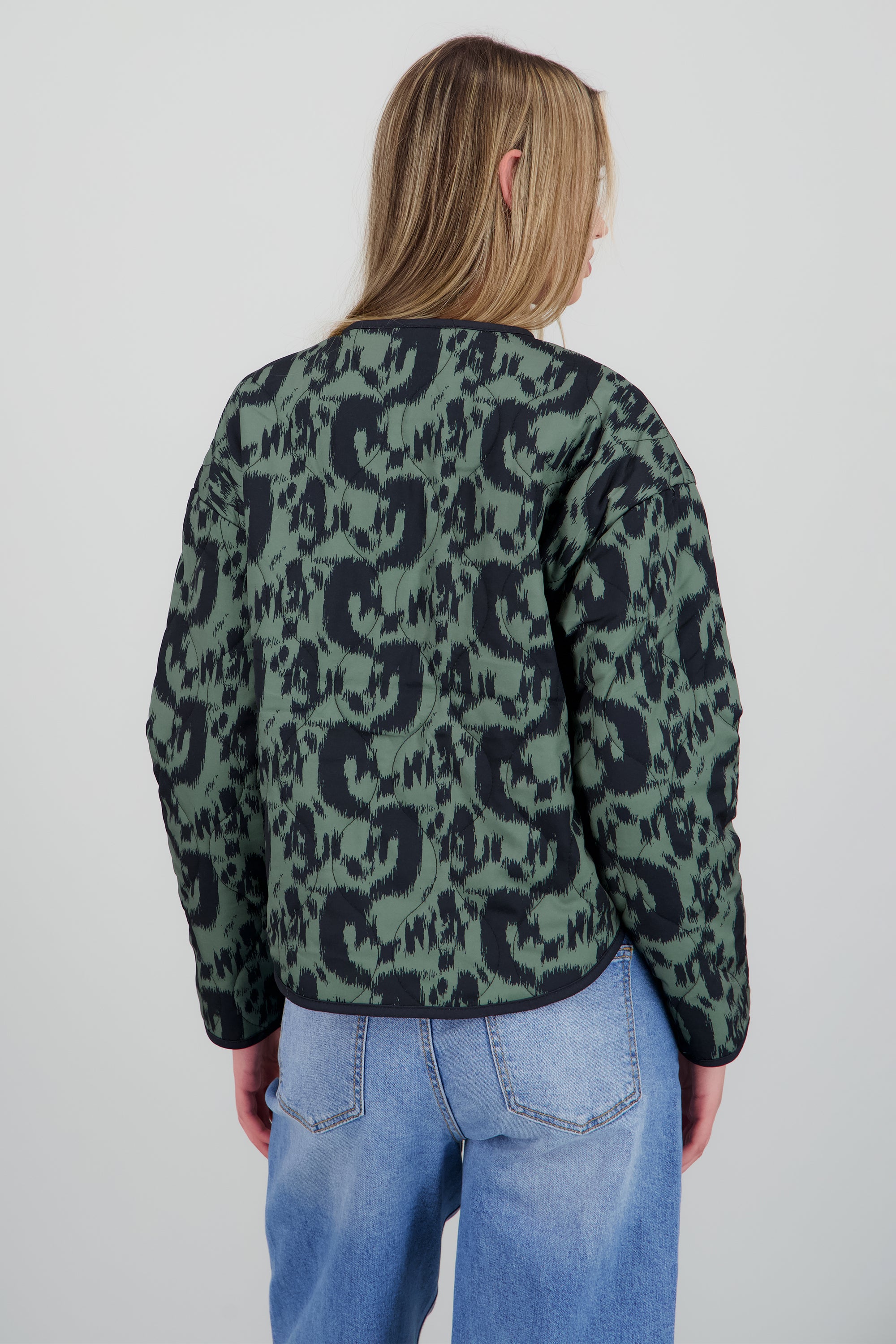 Chamarra capitonada estampado geometrico OLIVO COMBO