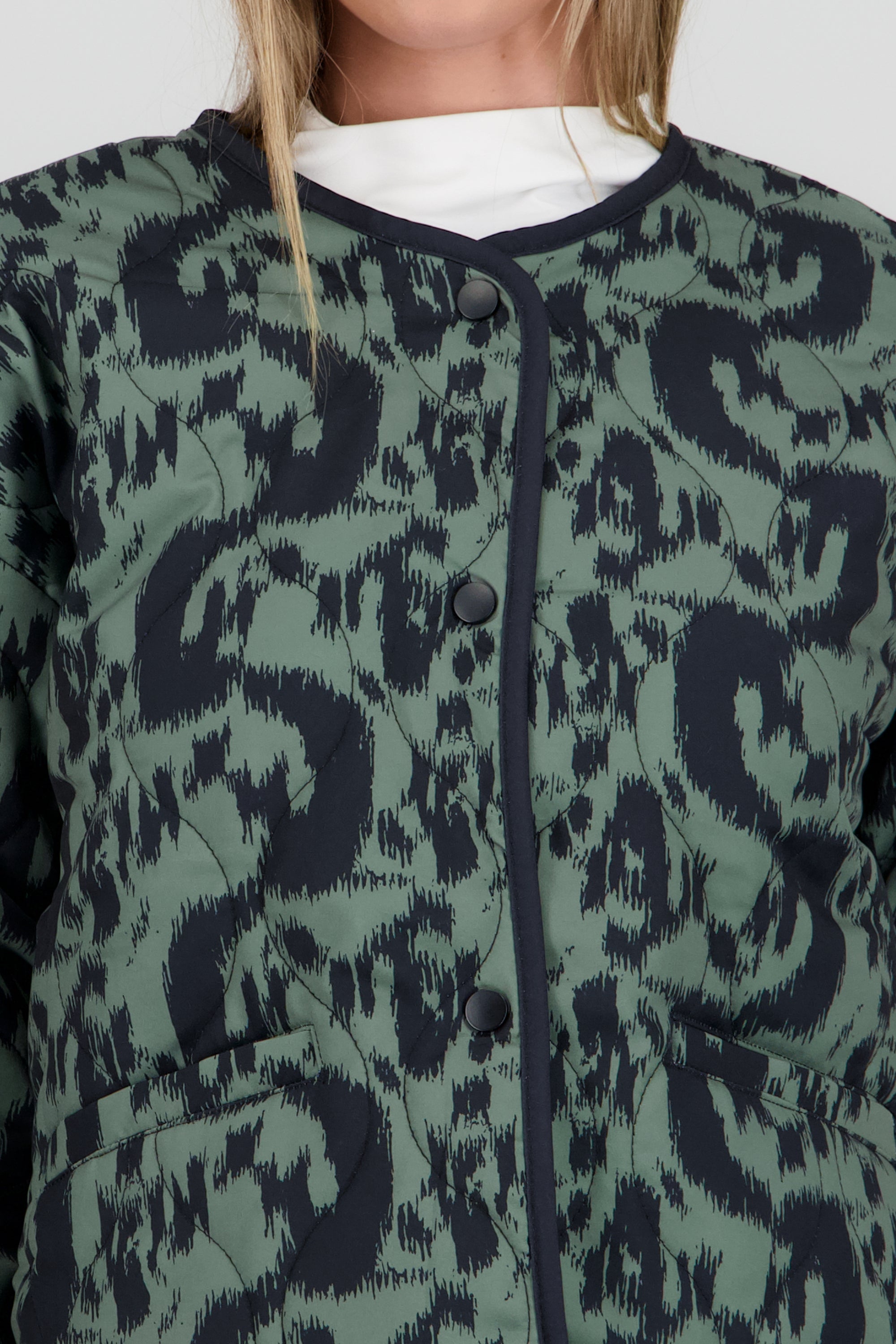 Chamarra capitonada estampado geometrico OLIVO COMBO