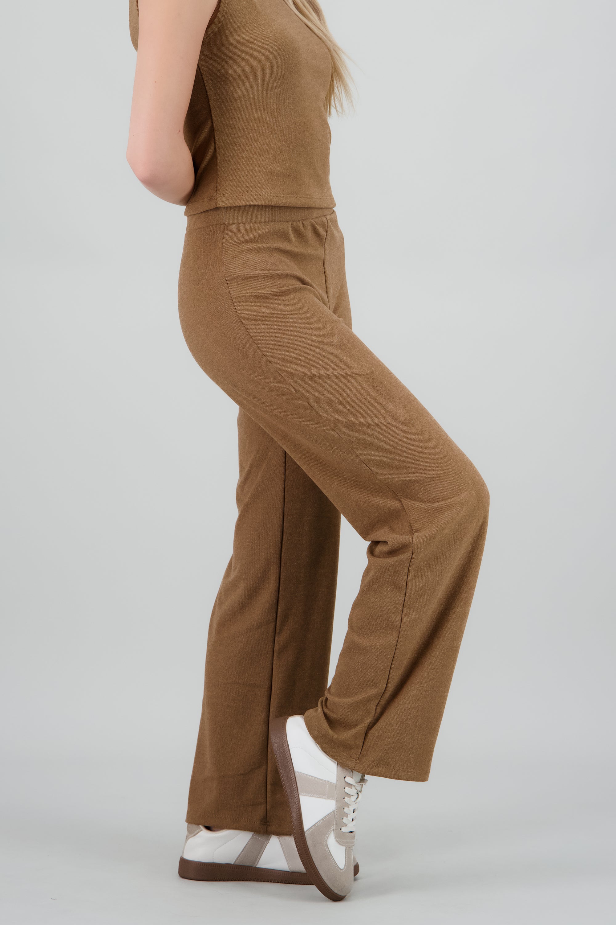 Pantalon liso recto rib CAFE