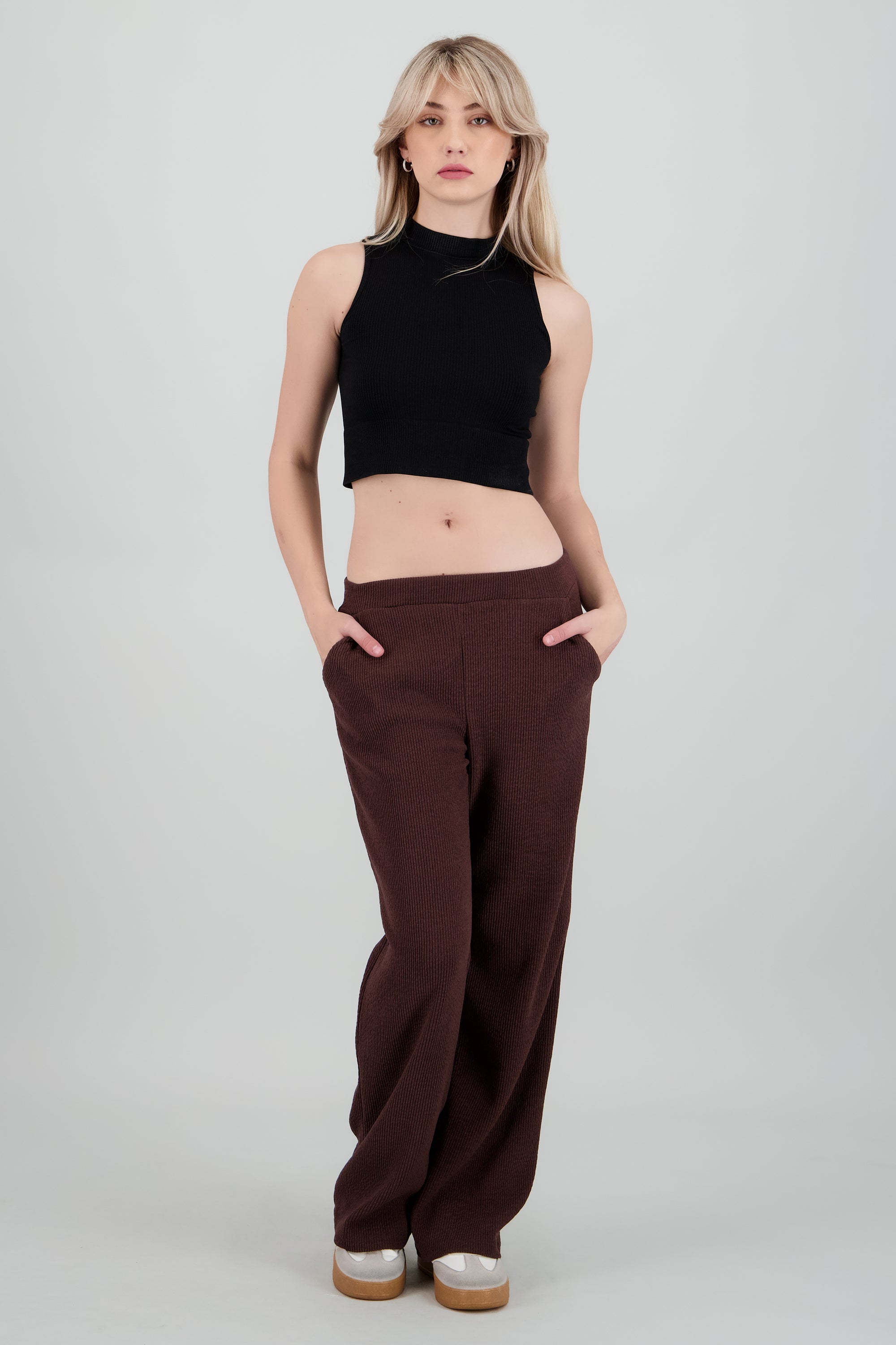 Pantalon amplio detalle textura CHOCOLATE