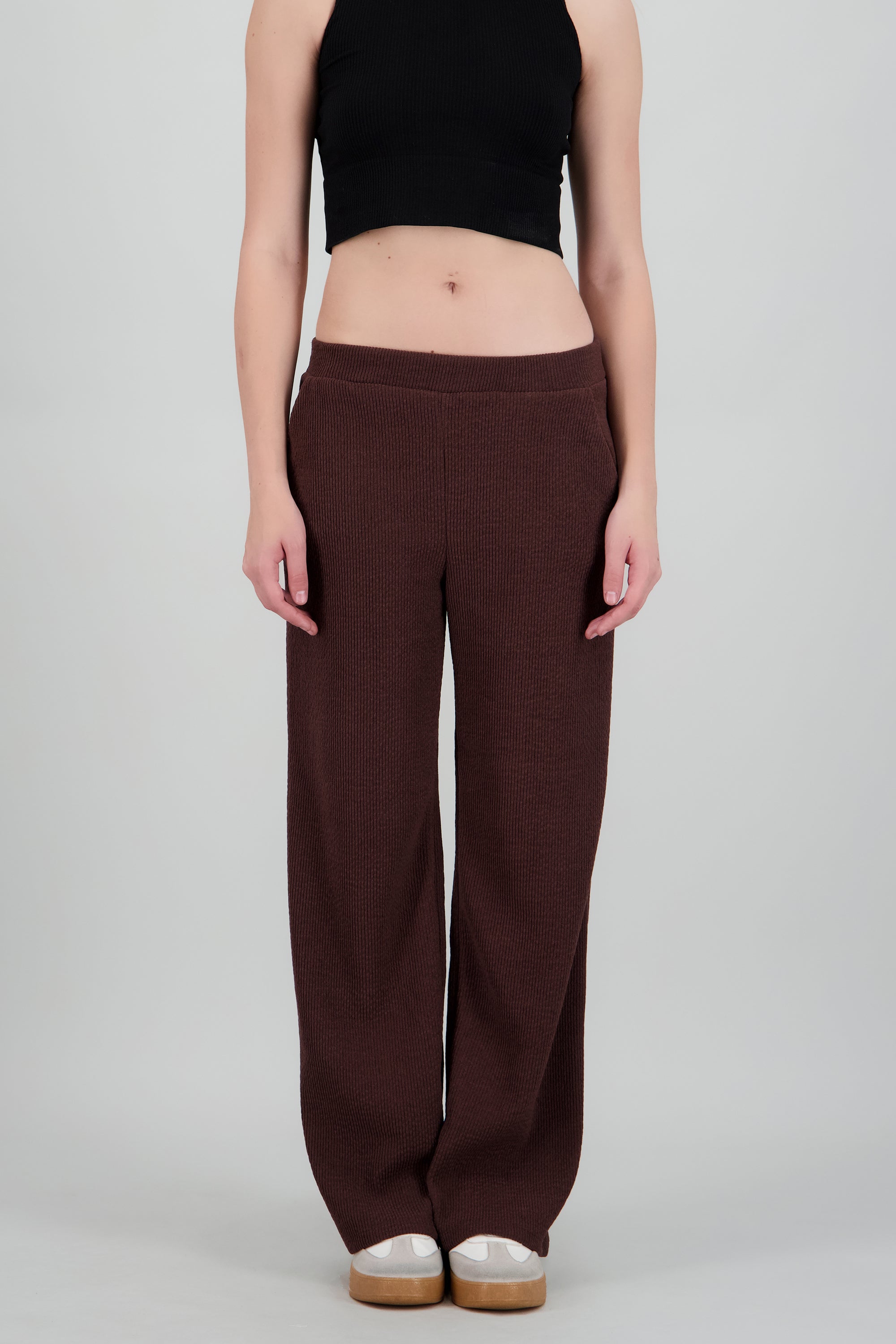 Pantalon amplio detalle textura CHOCOLATE