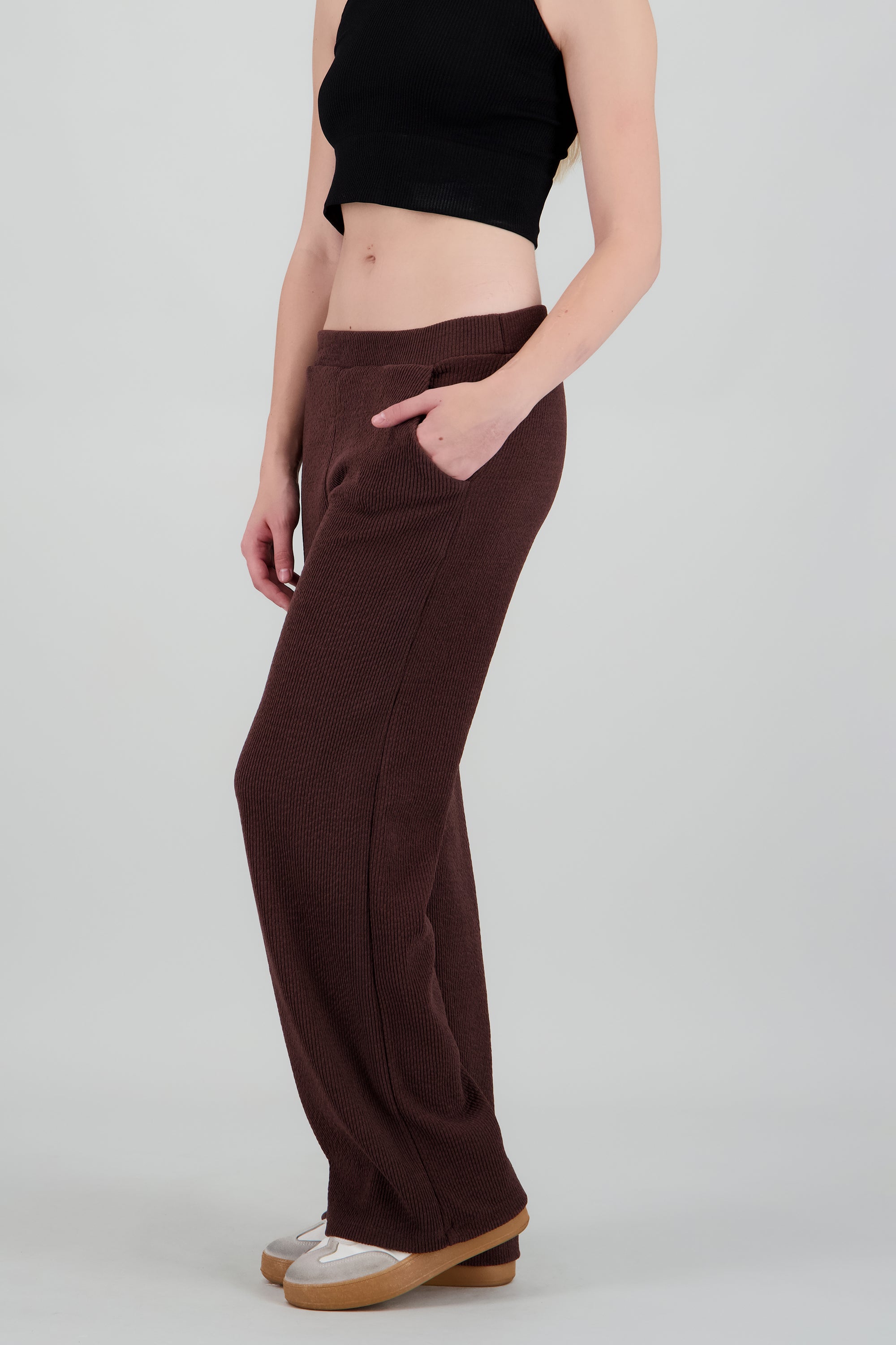 Pantalon amplio detalle textura CHOCOLATE