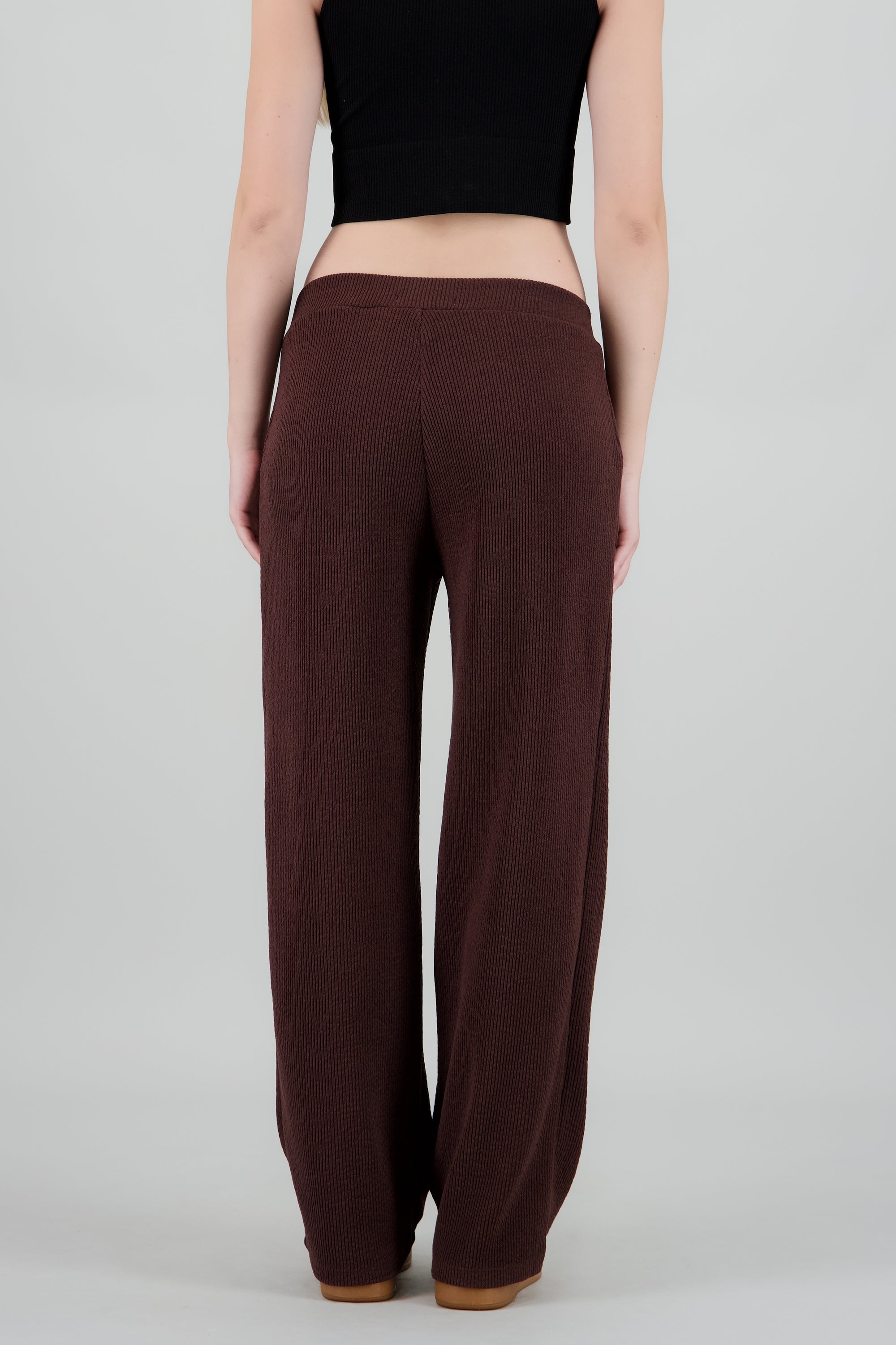 Pantalon amplio detalle textura CHOCOLATE