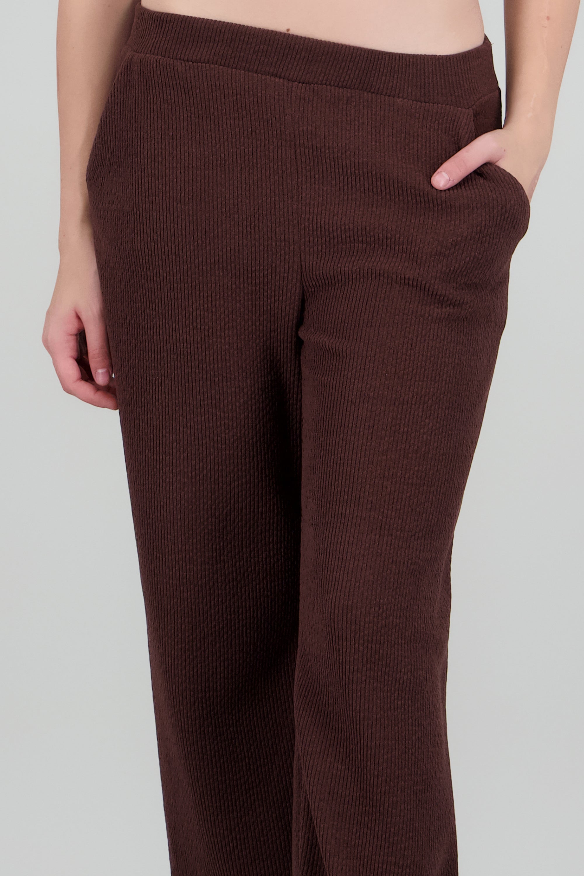 Pantalon amplio detalle textura CHOCOLATE