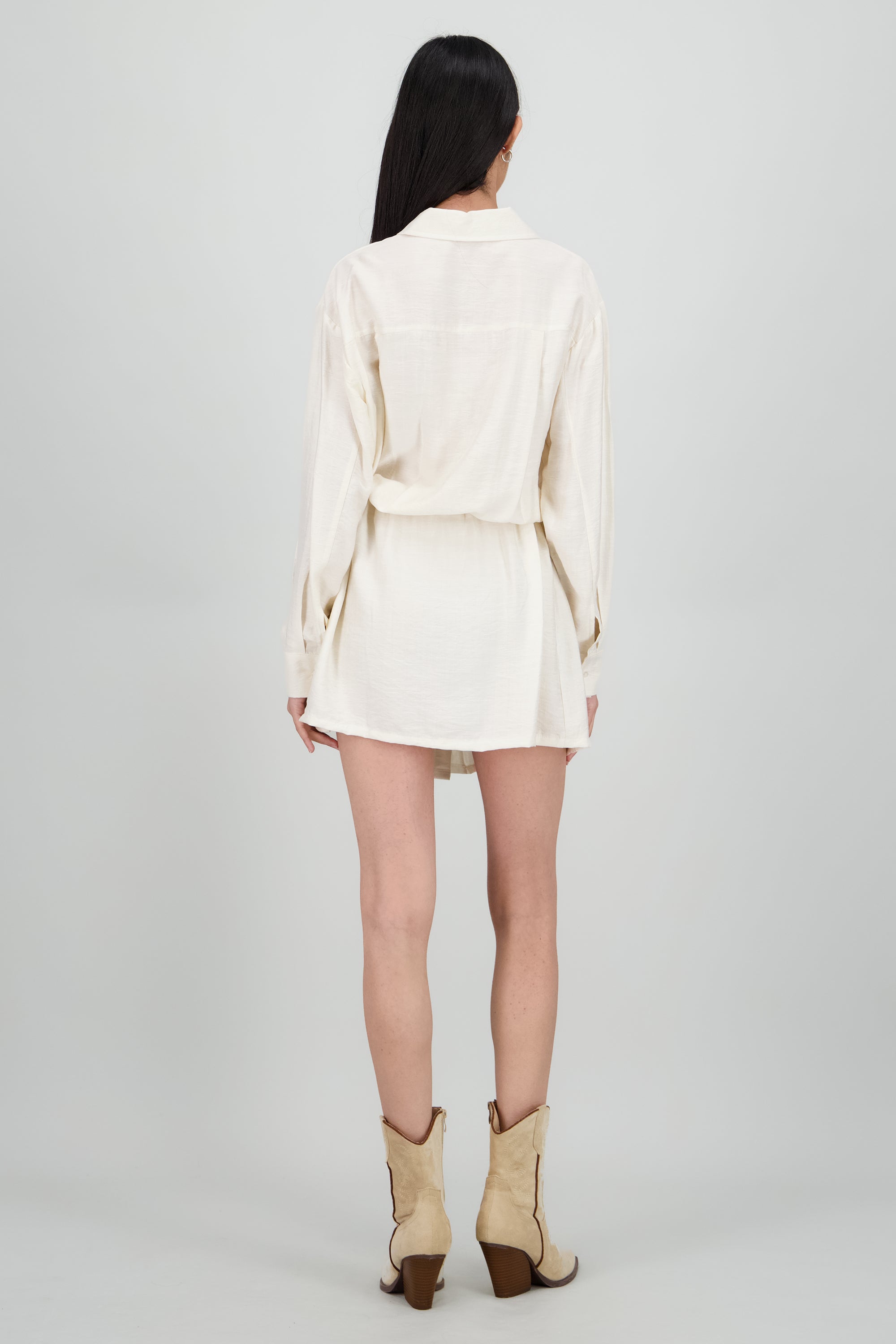 Vestido camisero mini detalle resorte HUESO