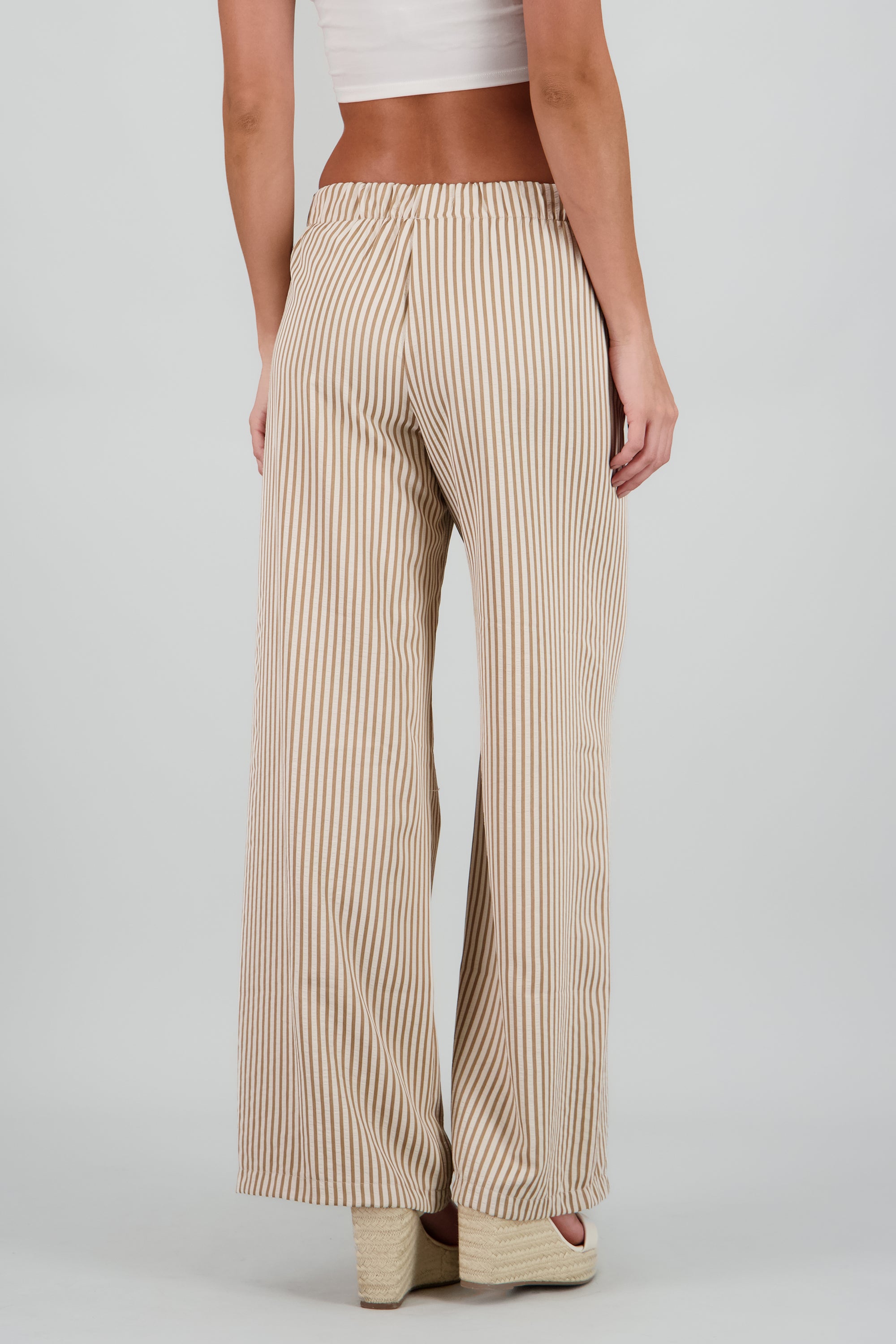 Pantalon fluido rayas detalle resorte CAFE COMBO