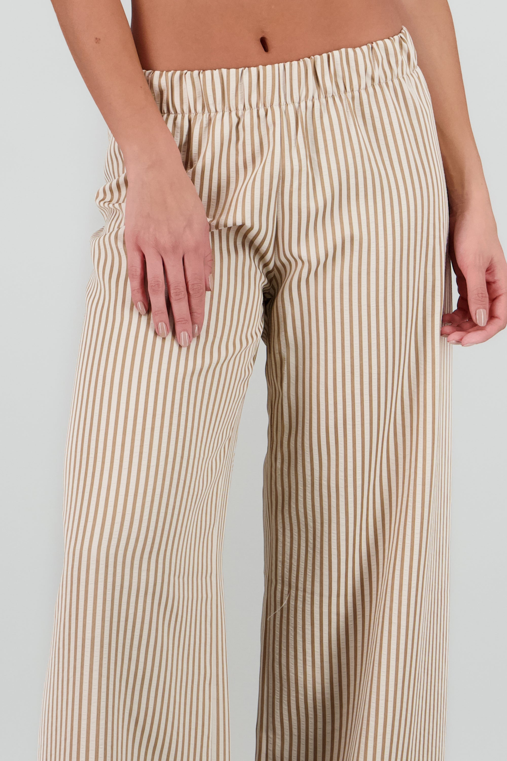 Pantalon fluido rayas detalle resorte CAFE COMBO