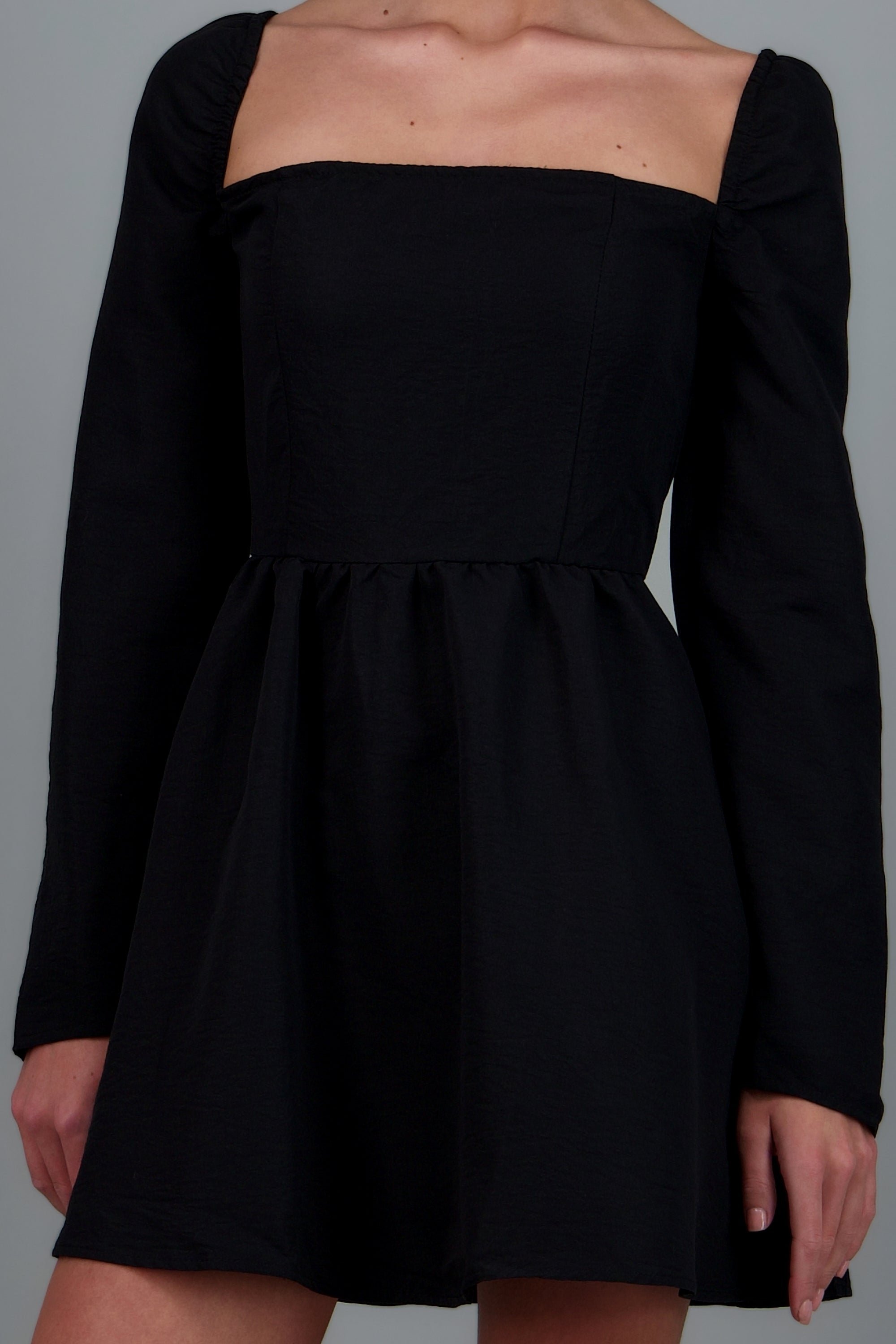 Vestido mini escote cuadrado NEGRO