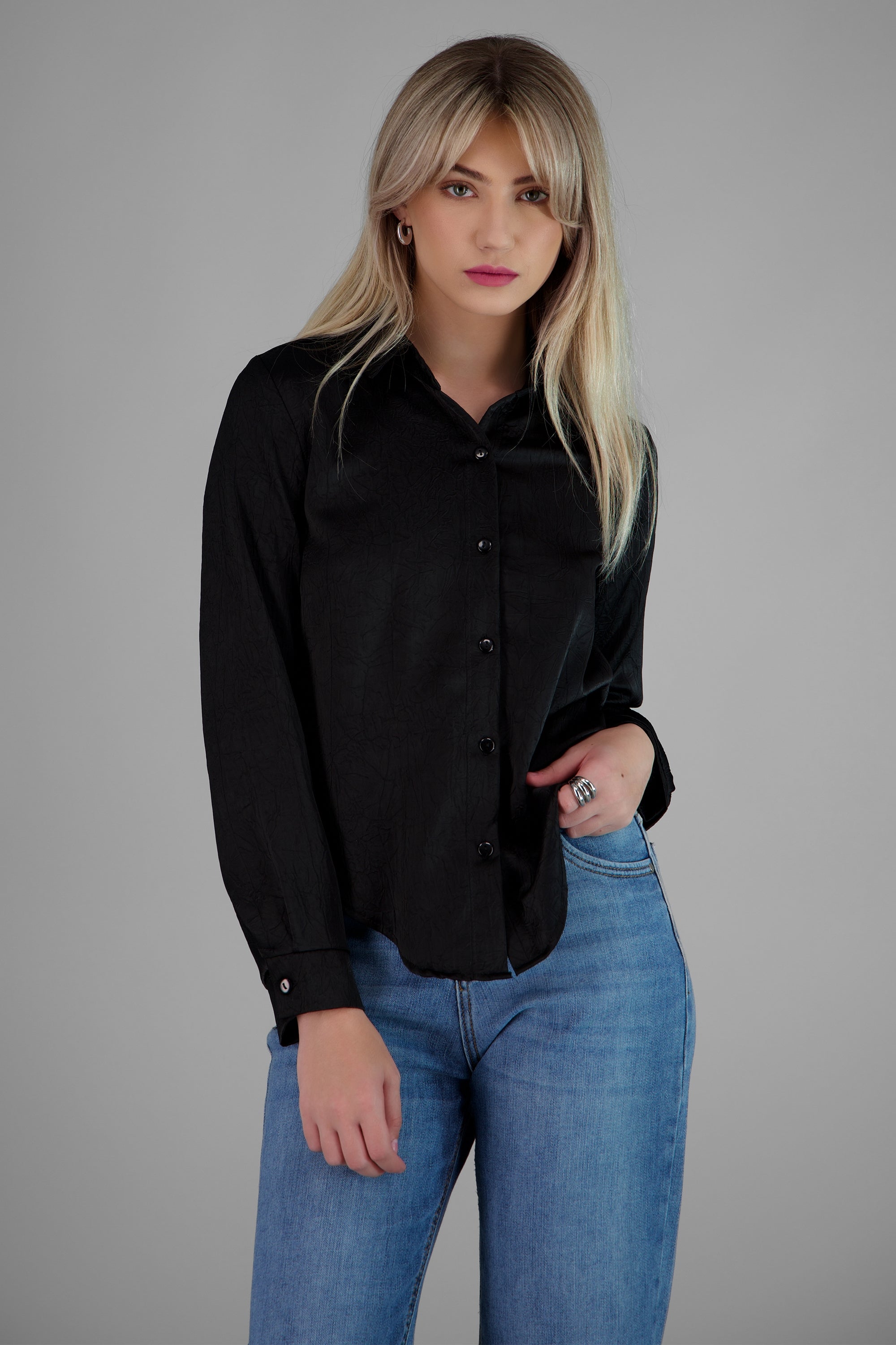 CAMISA MANGA LARGA SATIN DETALLE TEXTURA NEGRO