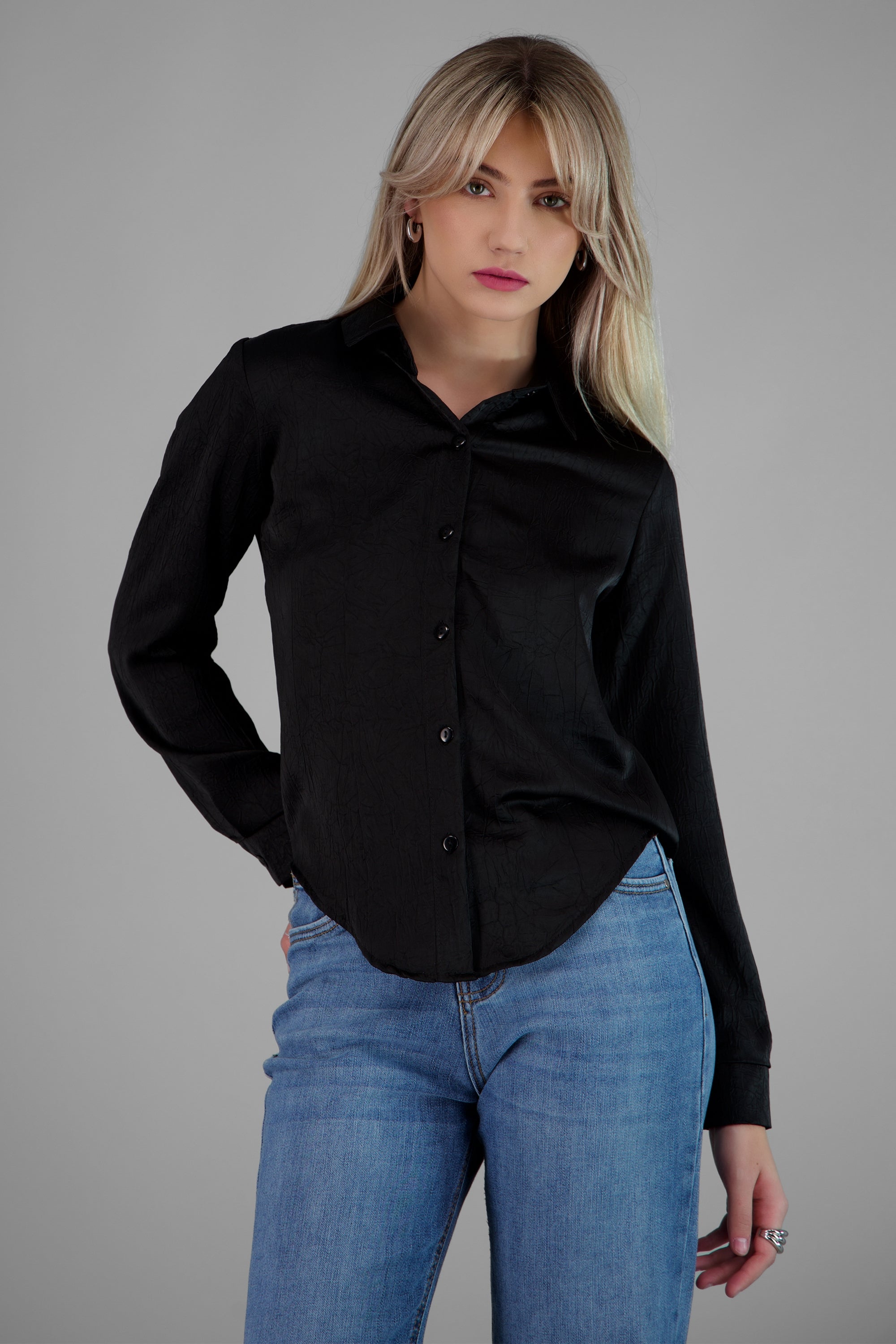 CAMISA MANGA LARGA SATIN DETALLE TEXTURA NEGRO