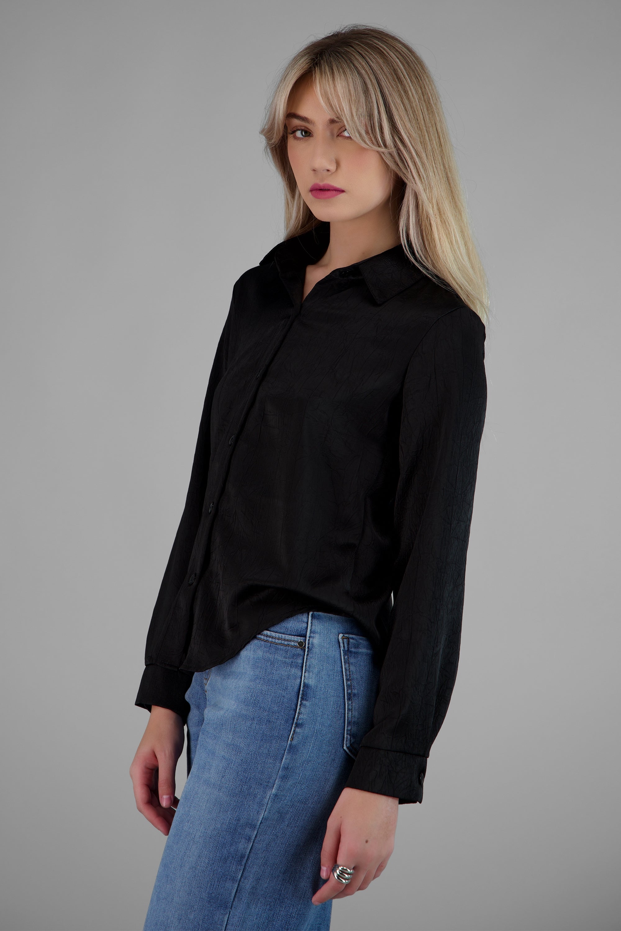 CAMISA MANGA LARGA SATIN DETALLE TEXTURA NEGRO