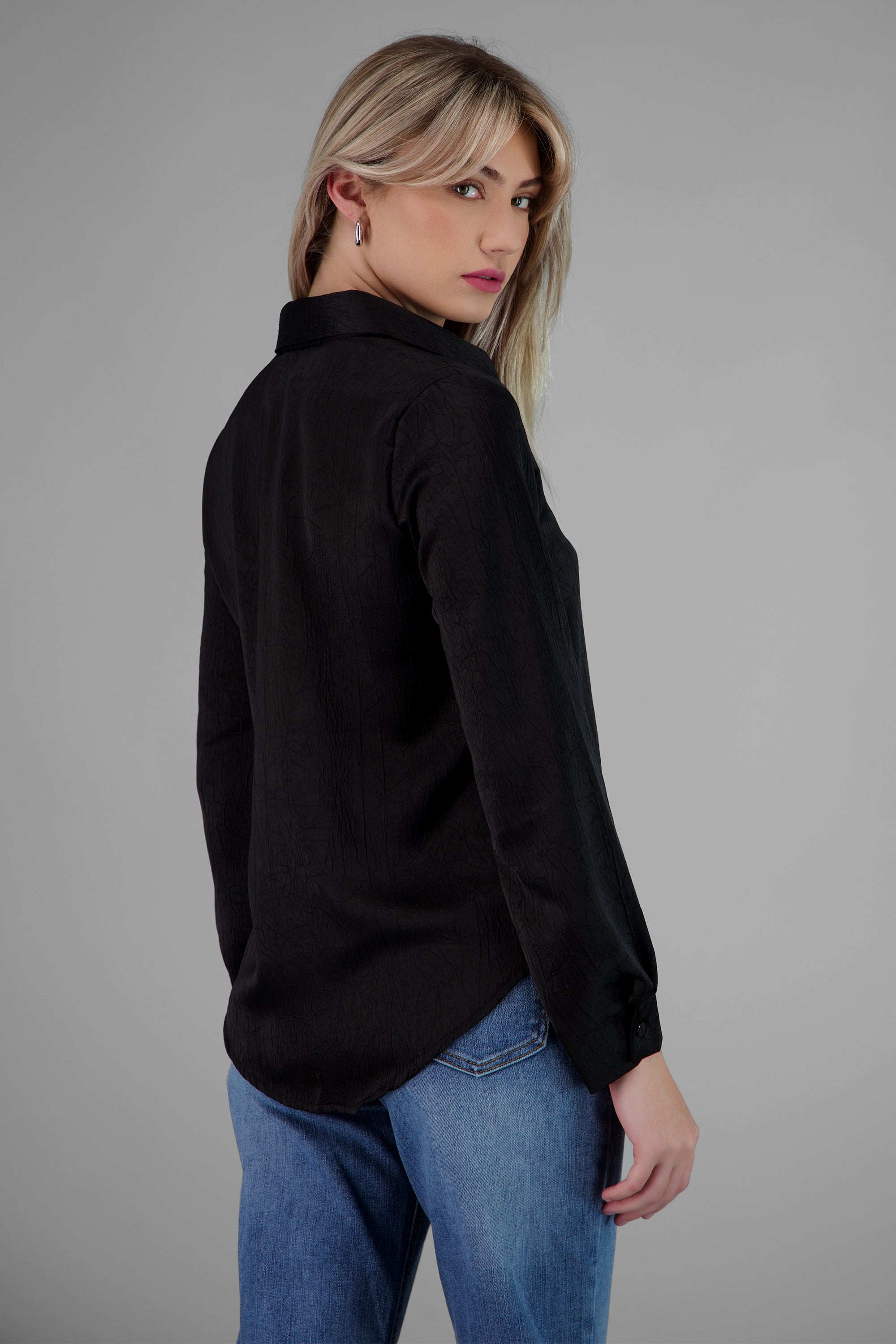 CAMISA MANGA LARGA SATIN DETALLE TEXTURA NEGRO