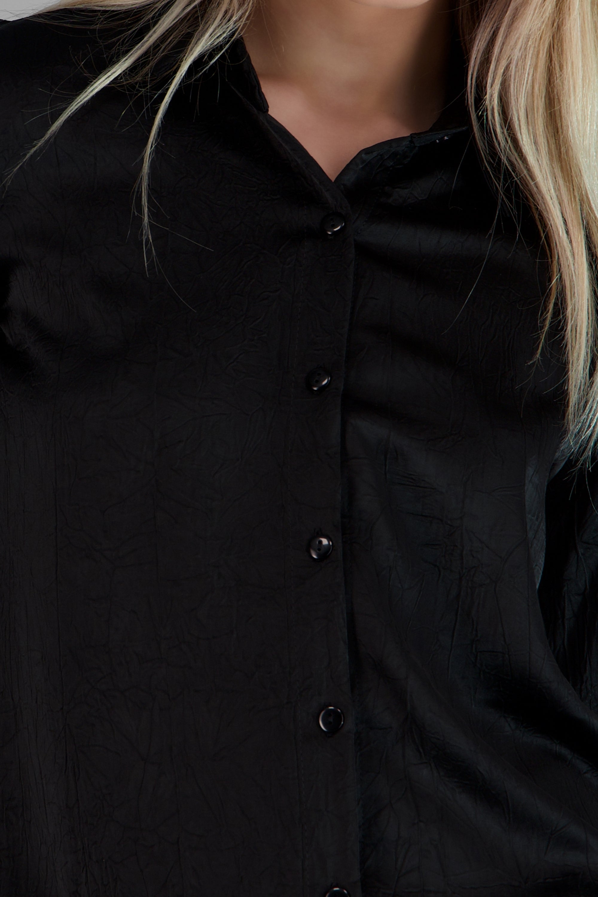 CAMISA MANGA LARGA SATIN DETALLE TEXTURA NEGRO