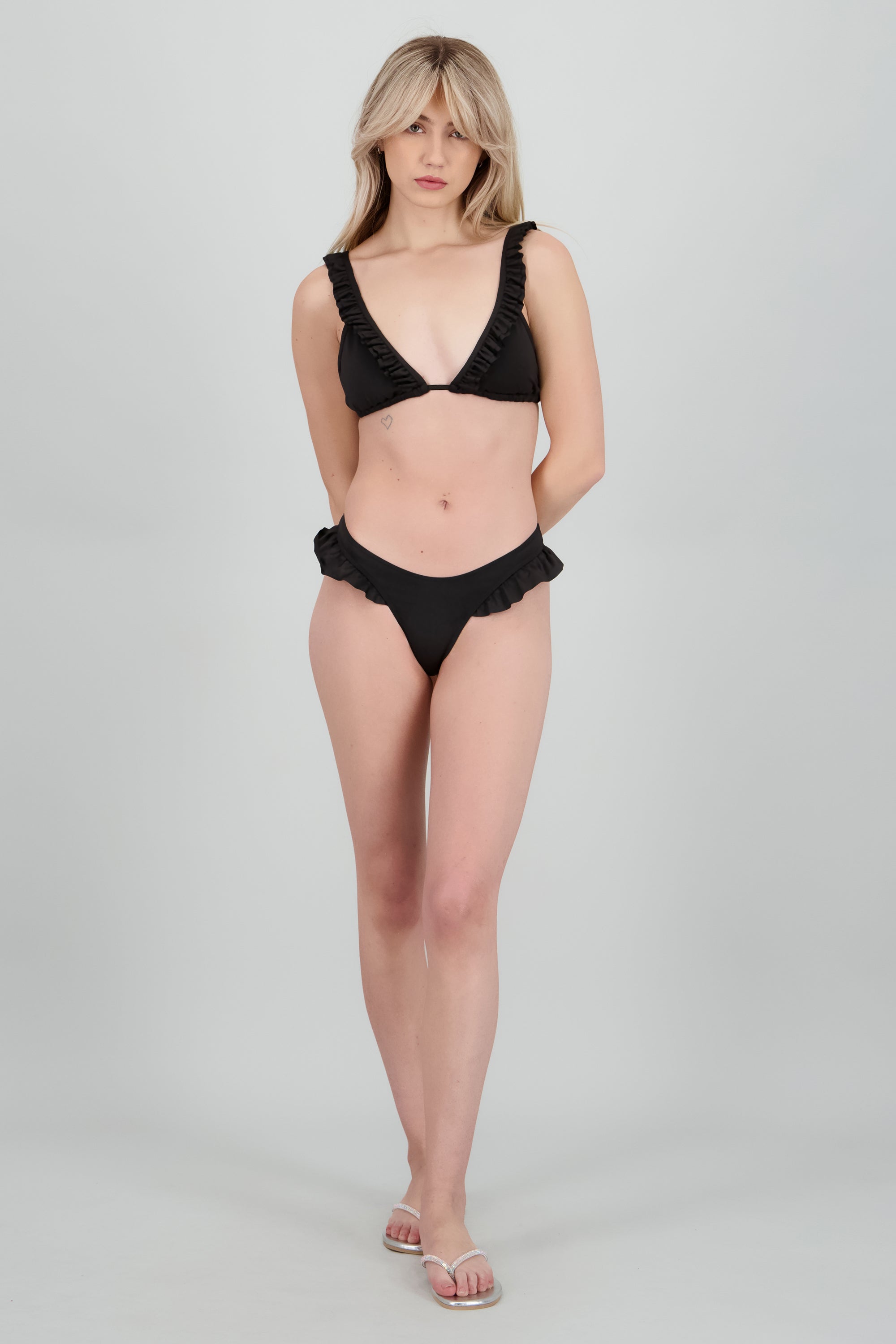Bikini detalle olanes escote NEGRO