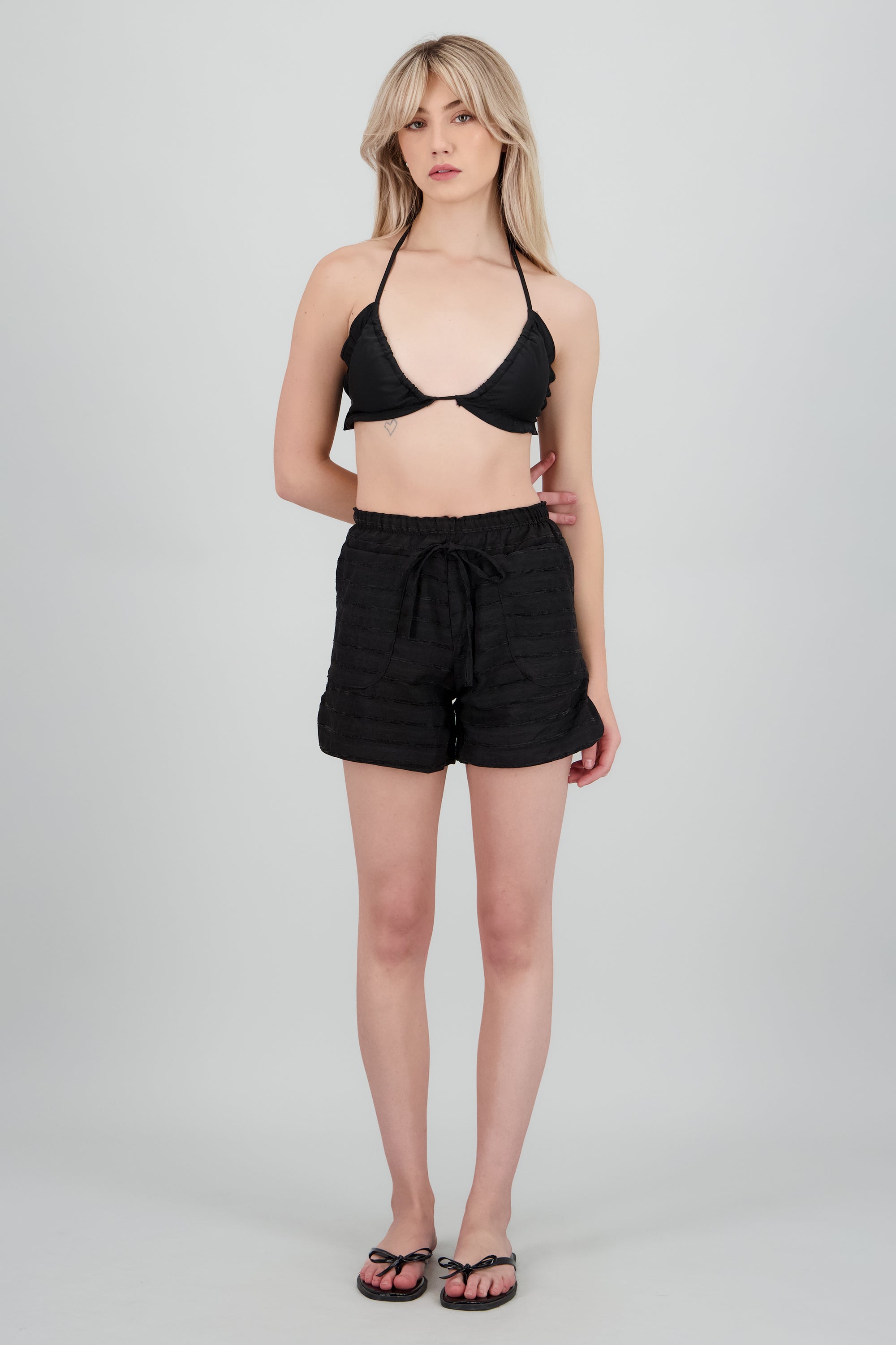 Short jareta detalle bolsas NEGRO