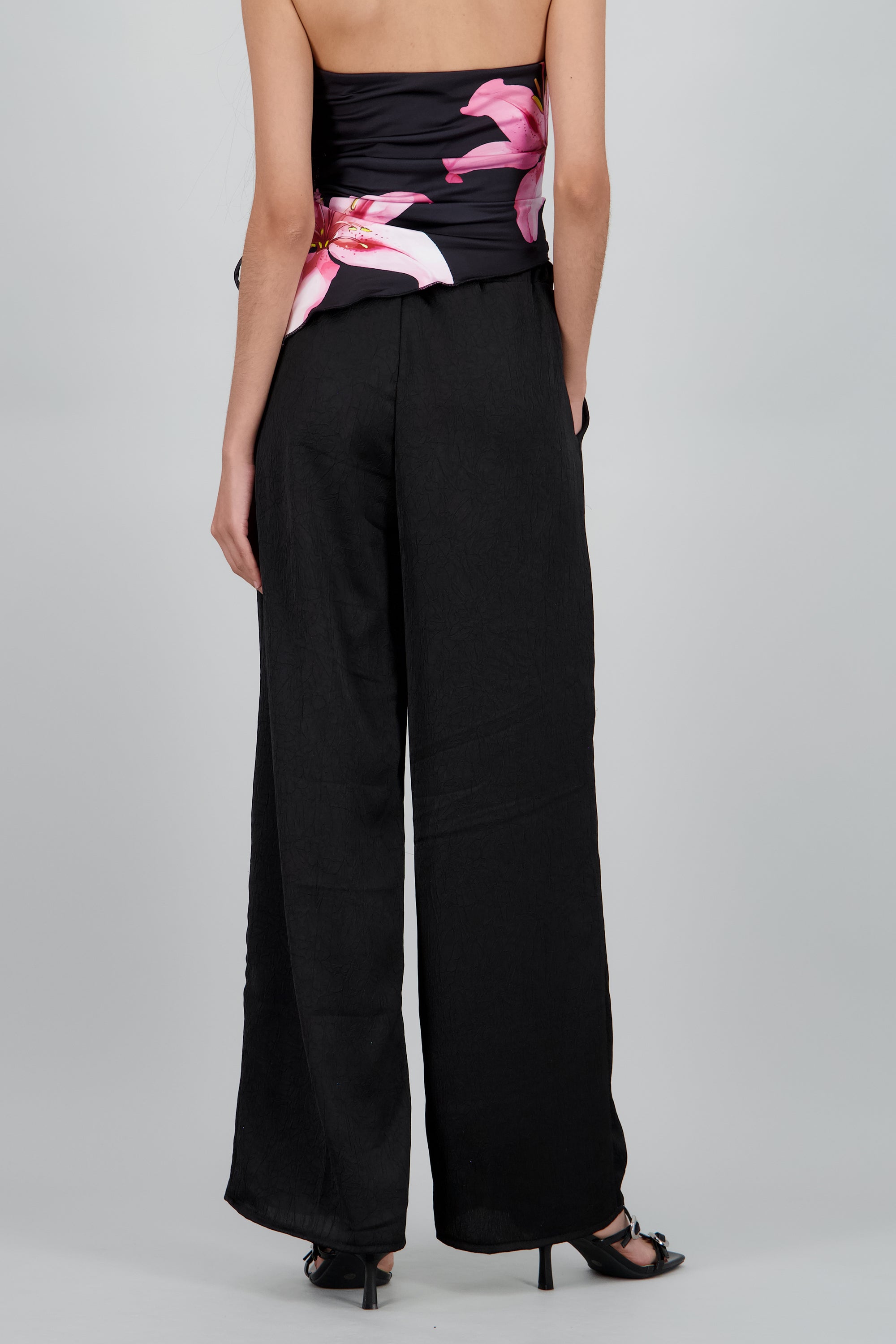 Pantalon wide leg satin detalle textura NEGRO